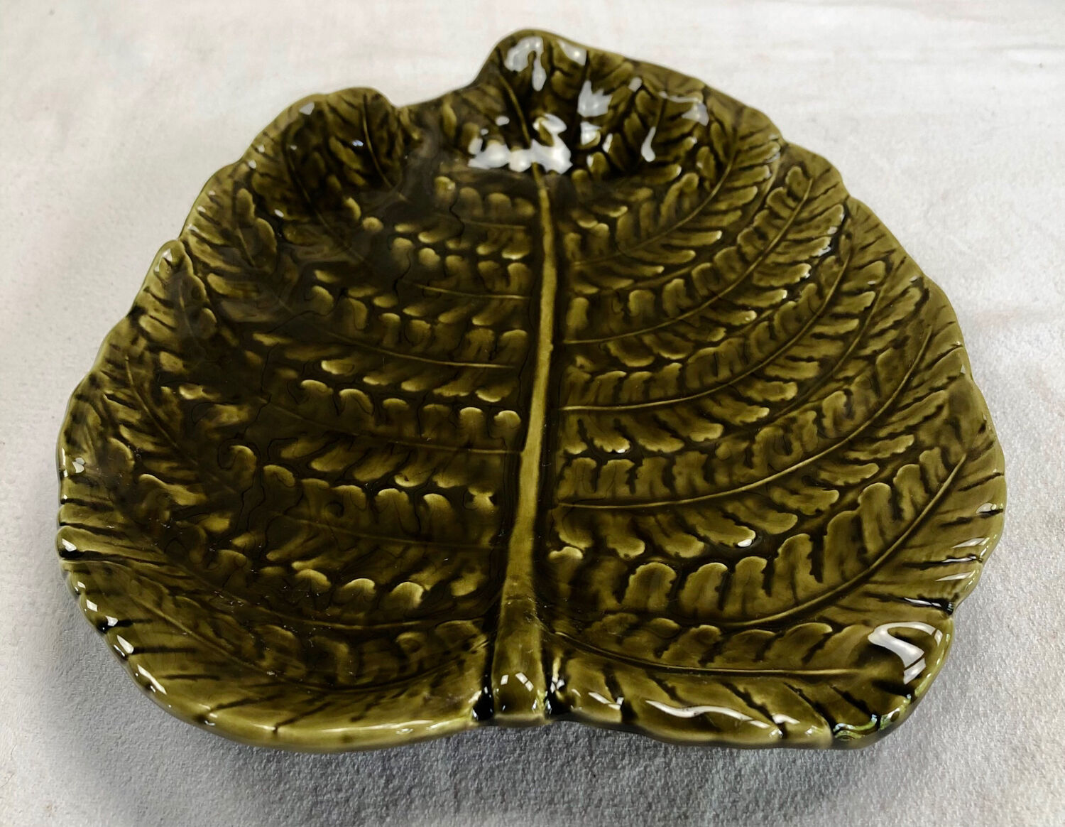 Plat feuille de fougère barbotine Sarreguemines