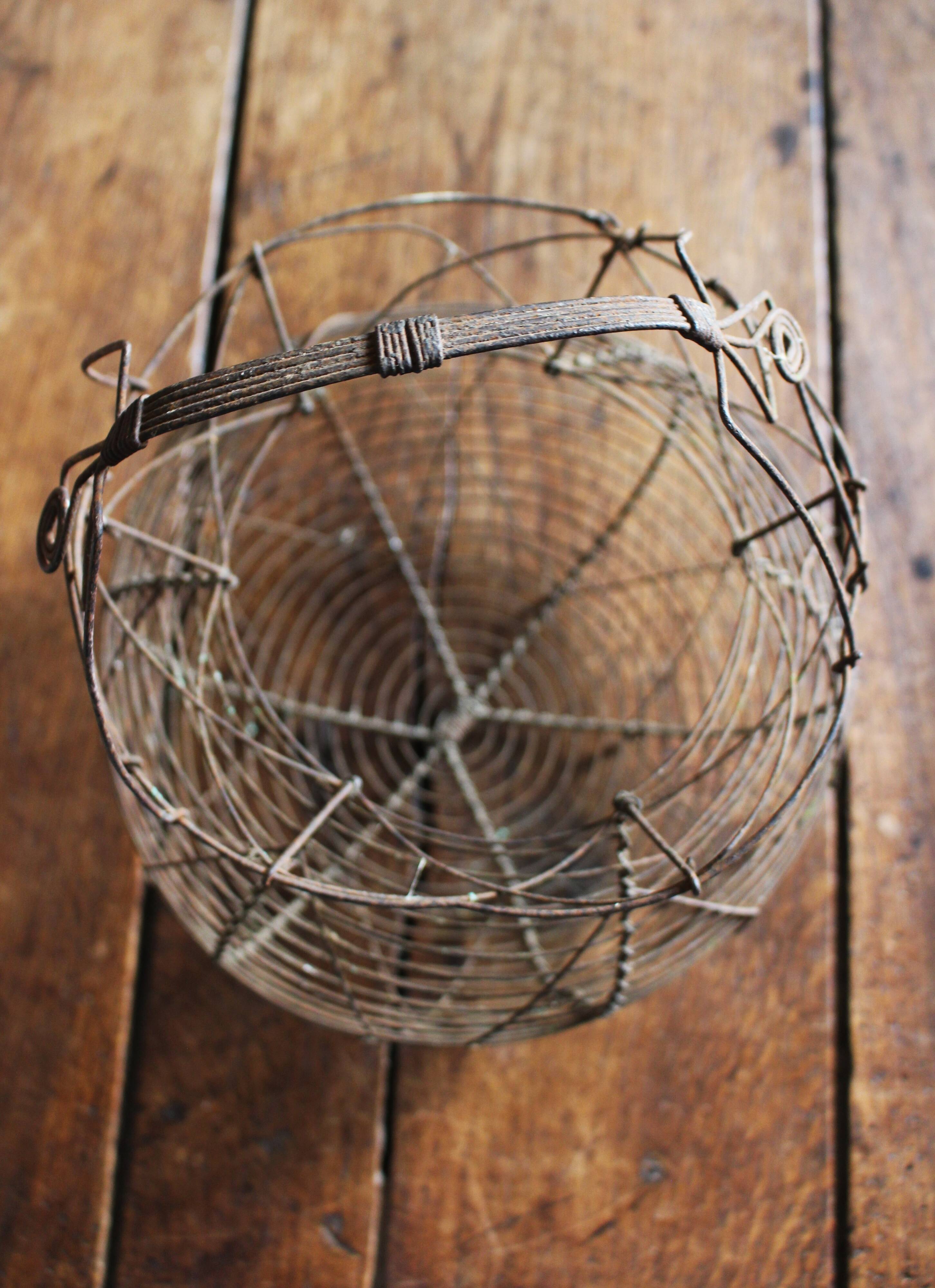Wire basket salad eggs handle decorations
