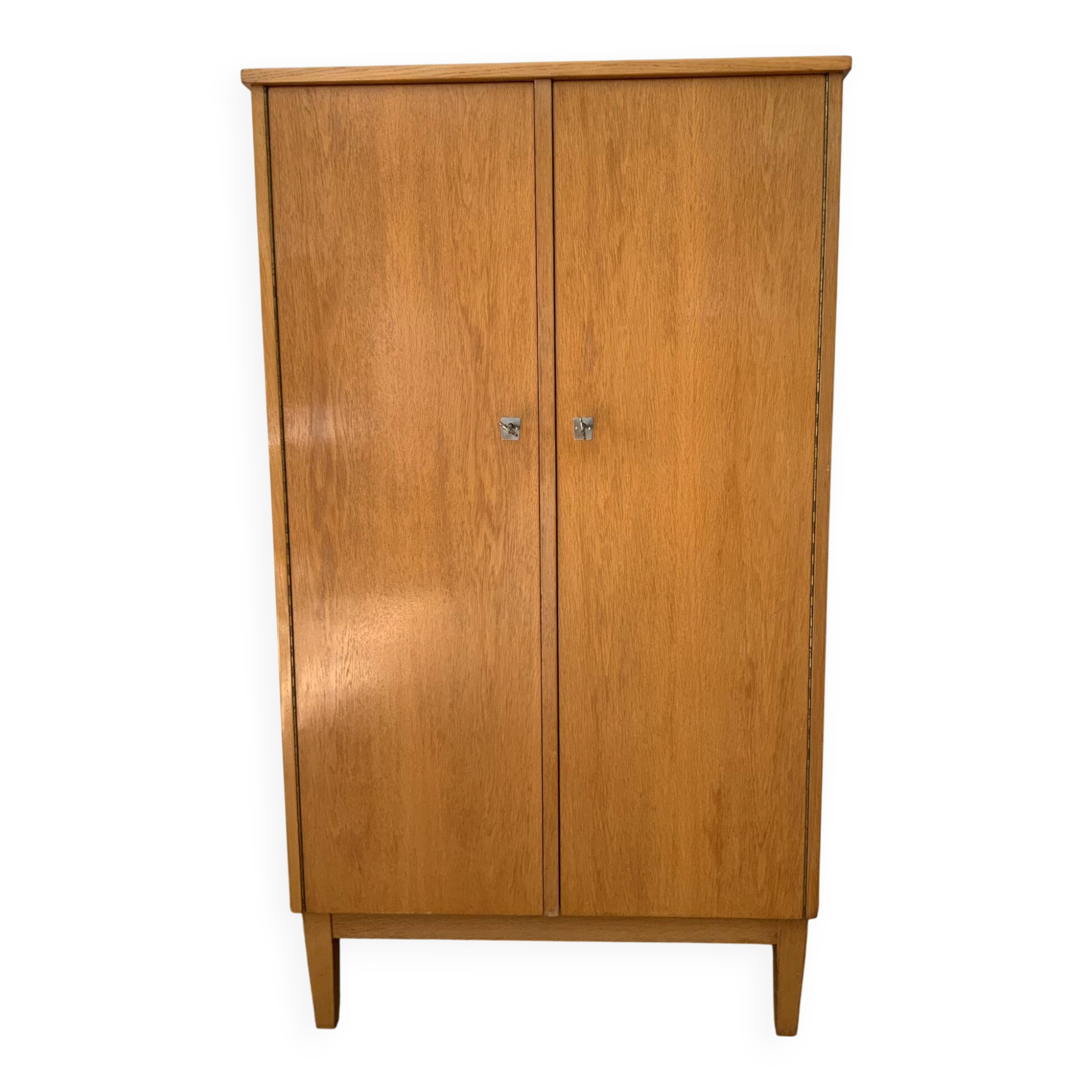 Armoire vintage