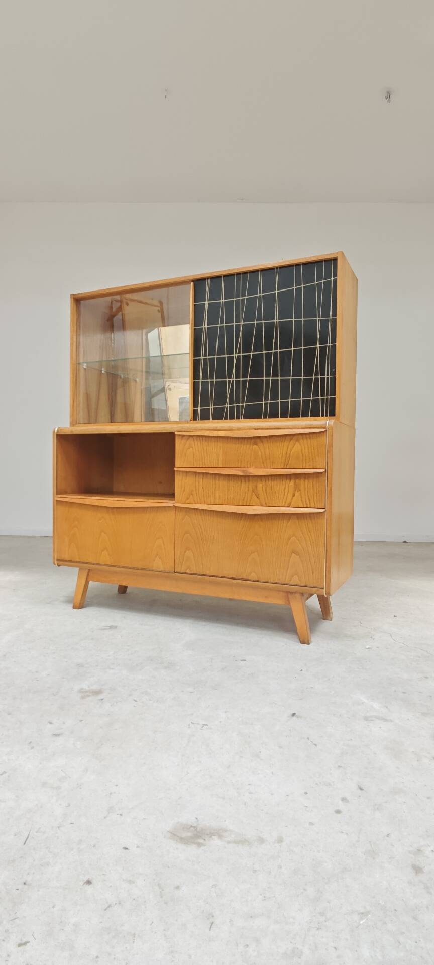 High buffet / Sideboard U 372 / 386 by B Landsman and H Nepozytek 60