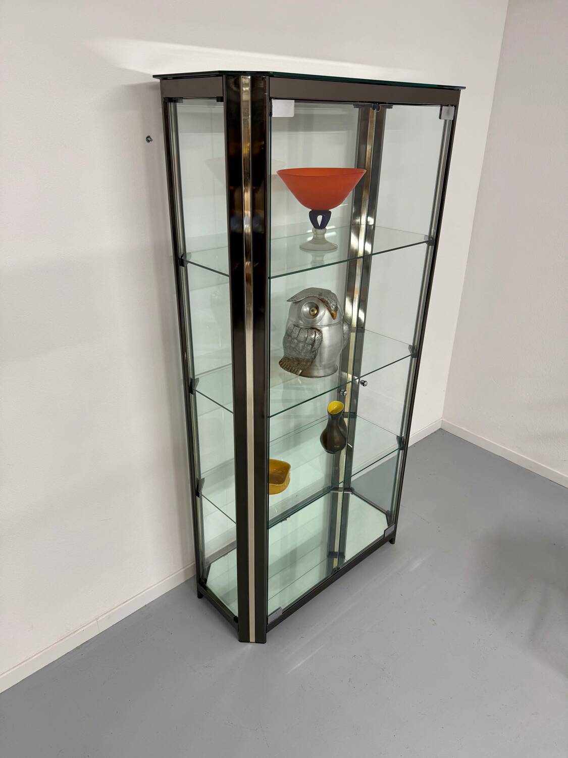 Antique display cabinet shelf in brass metal Italian design from the 70s