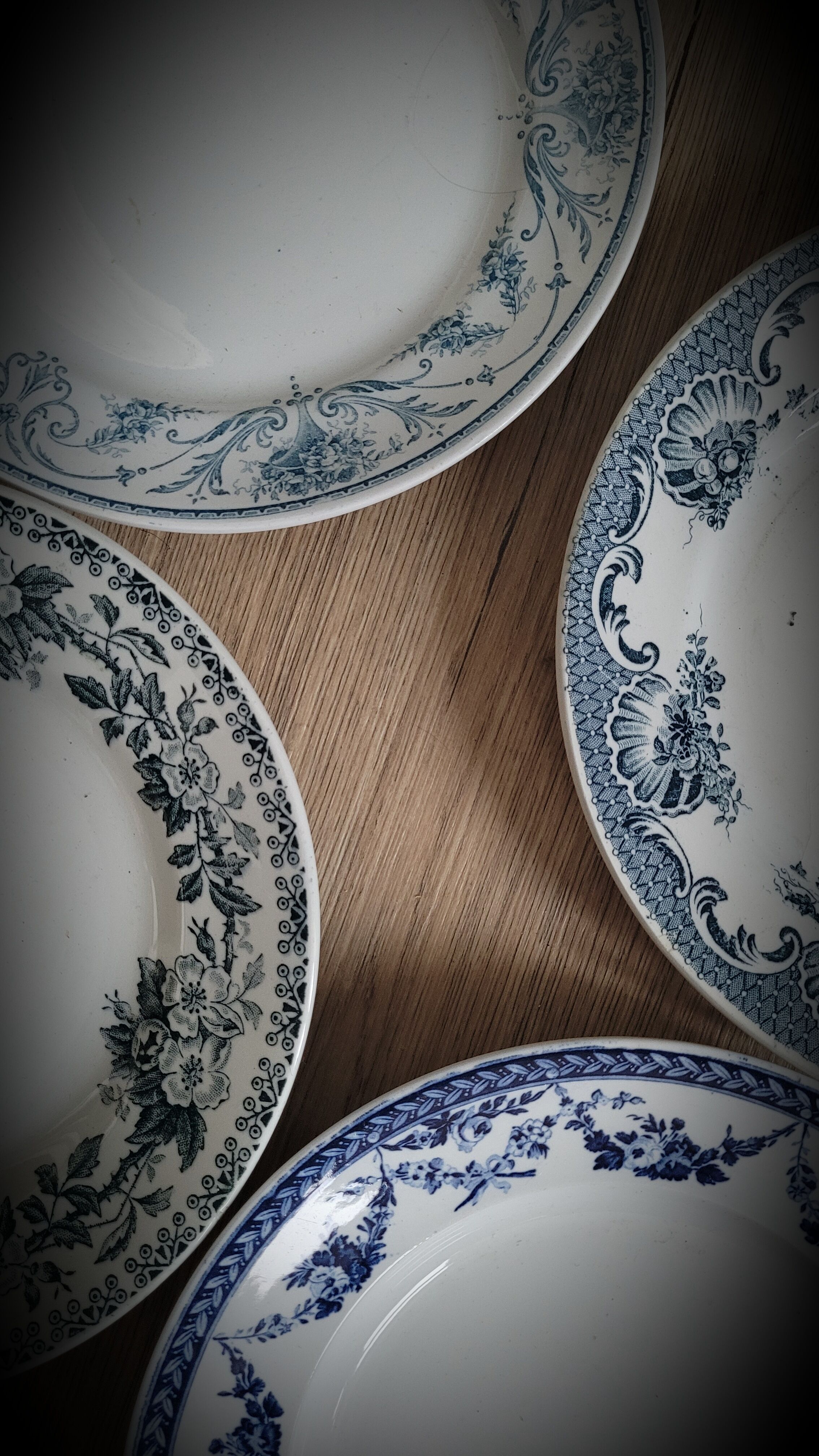 Quartet flat blue plates dessert 39