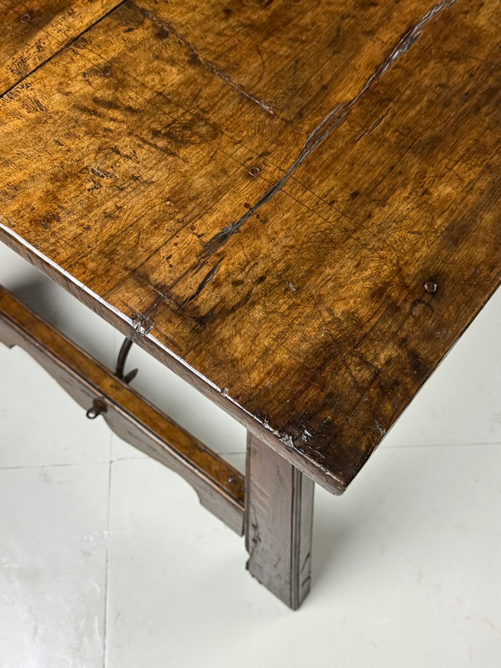 Table espagnole du XVIIIe siècle