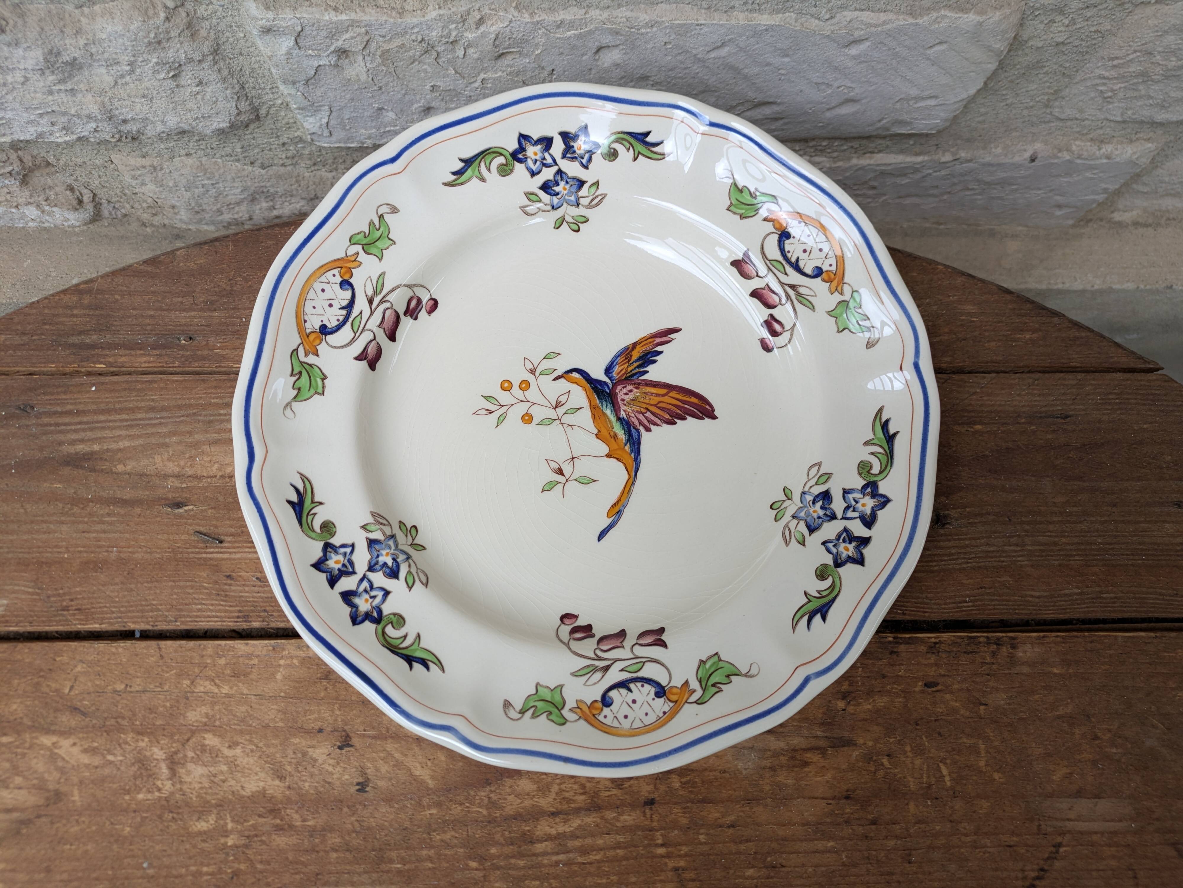 Vintage Longchamp plate handmade with bird and flower decoration, 25.5cm.