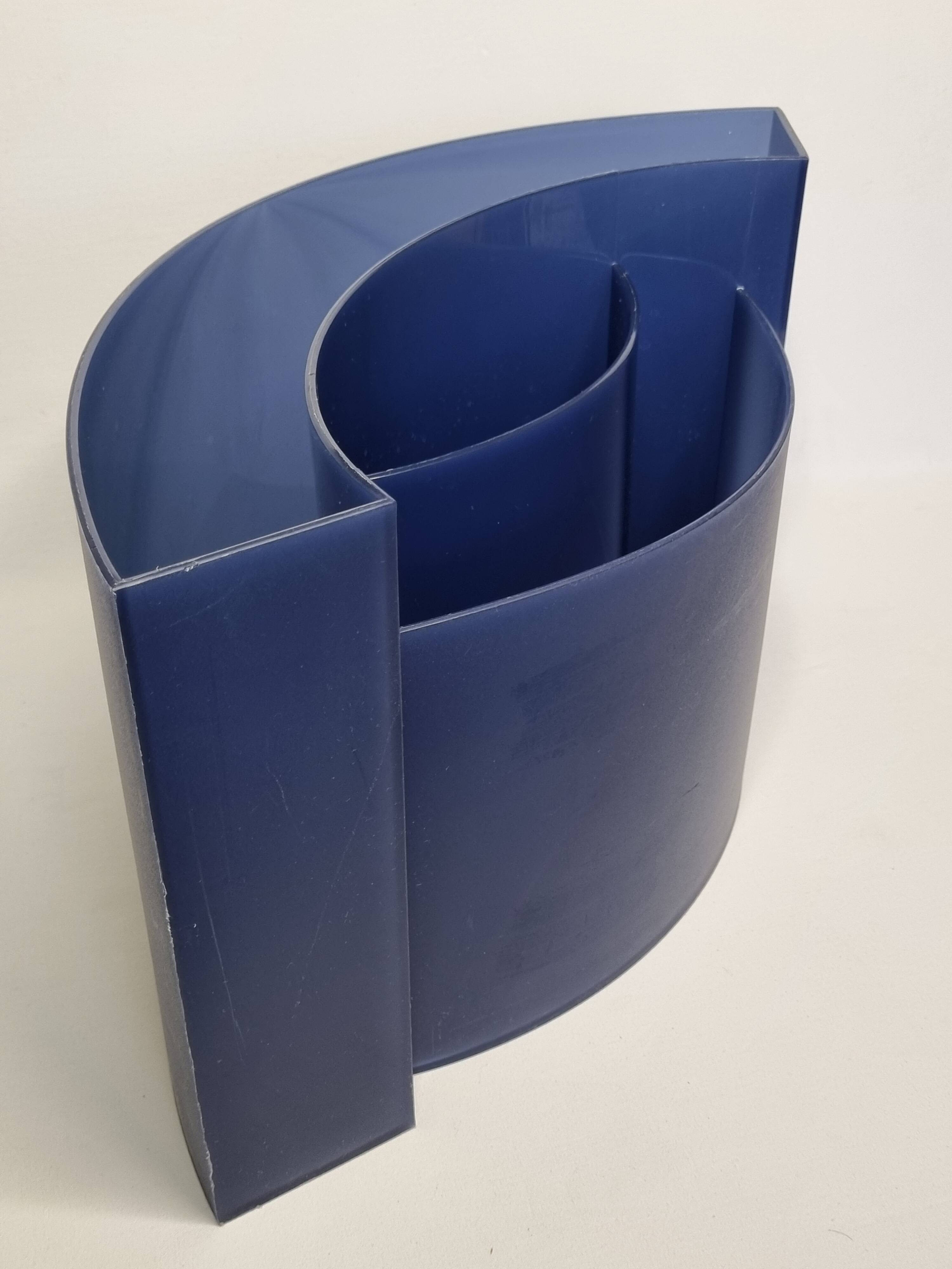 "Wave" magazine rack, design by Maier-Aichen for Authentics, Made in Italy, 90s