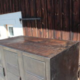 Acial triple metal locker