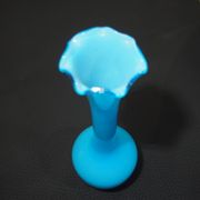 Vase opaline bleu vintage