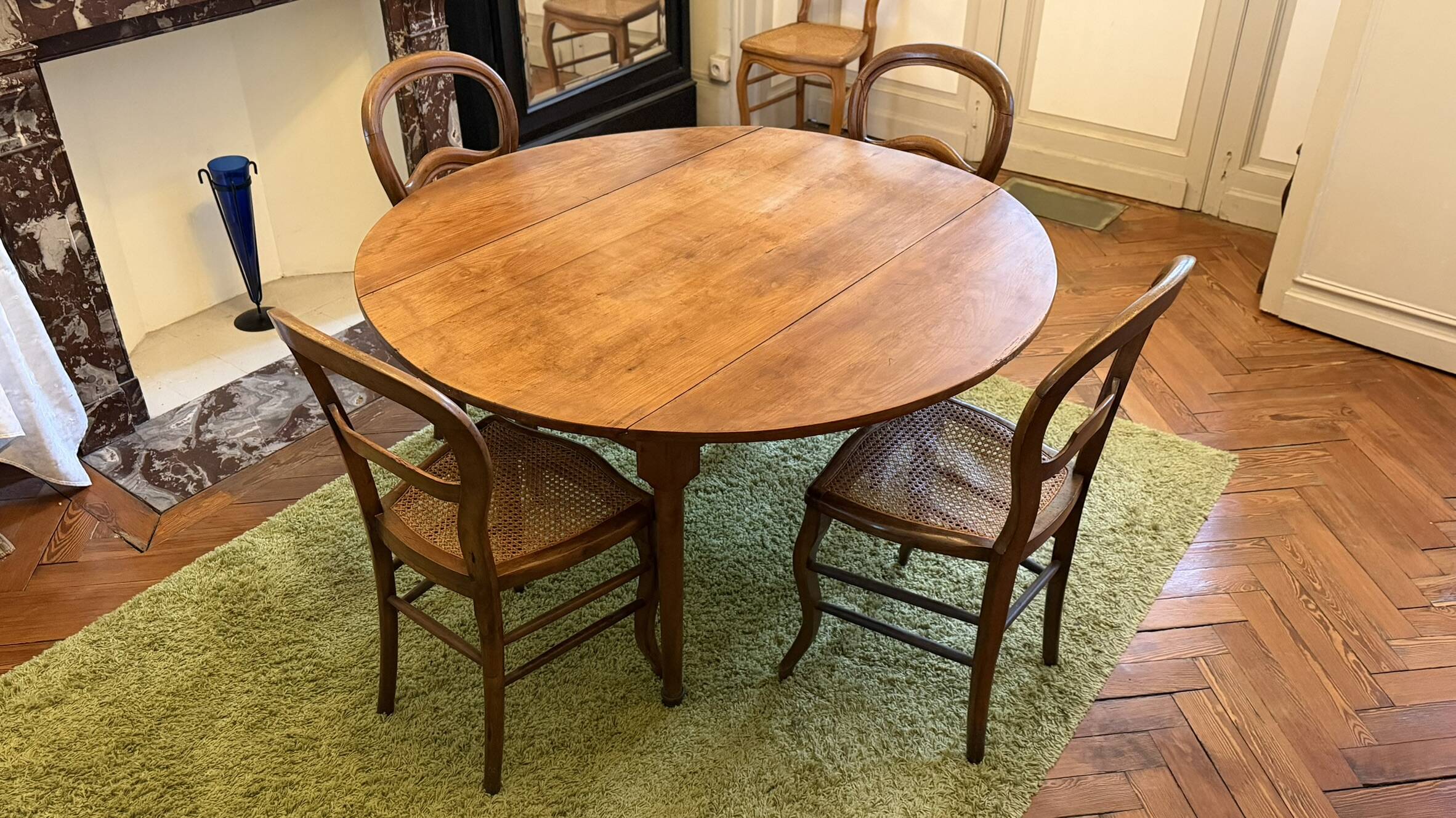 Drop-leaf table in cherry/merisier, Louis-Philippe style