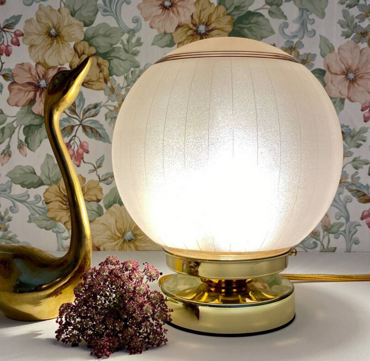 Vintage art deco globe table lamp in pink granite glass