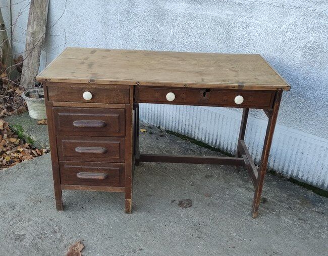 Children's desk