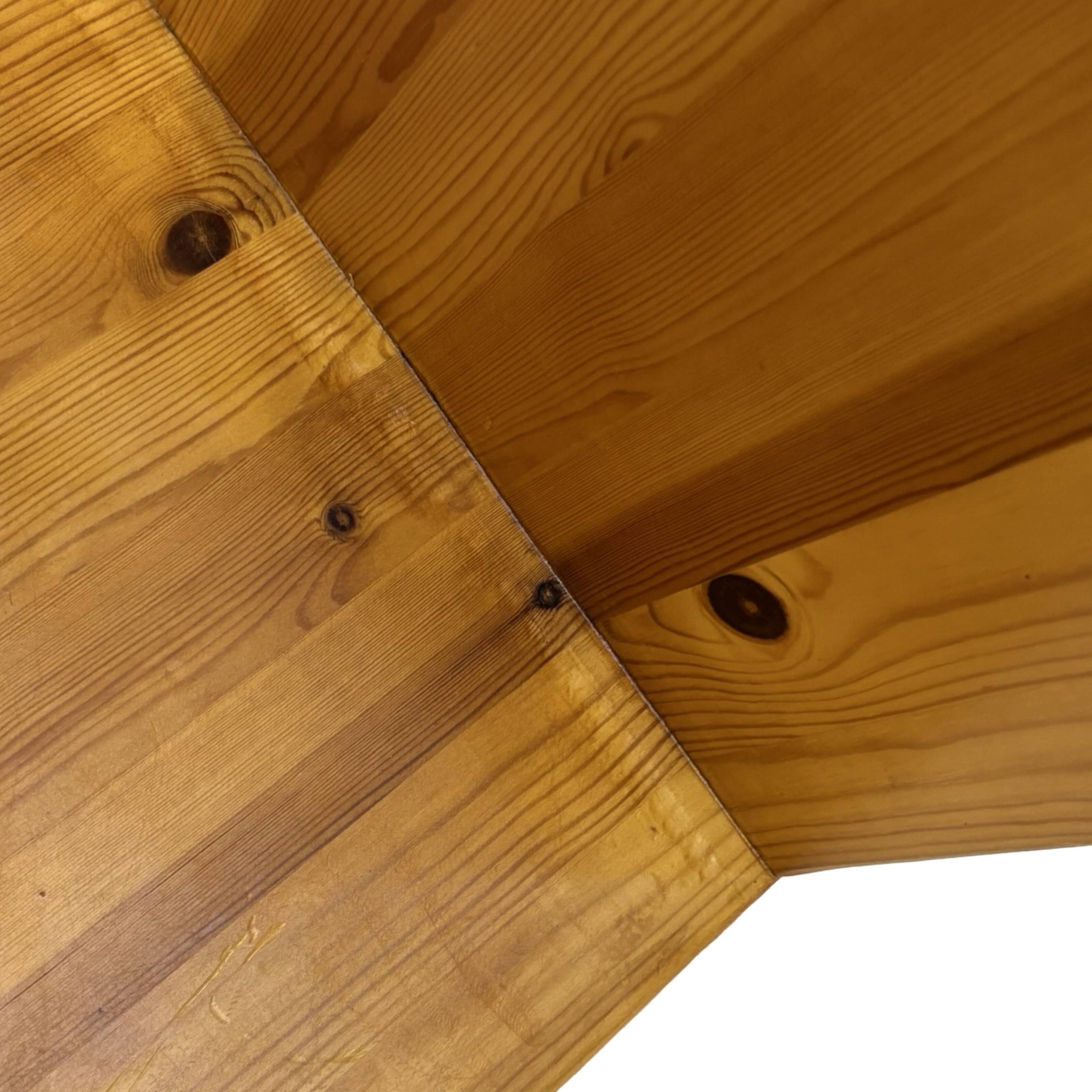 Vintage side table in Pine wood 1970s small table