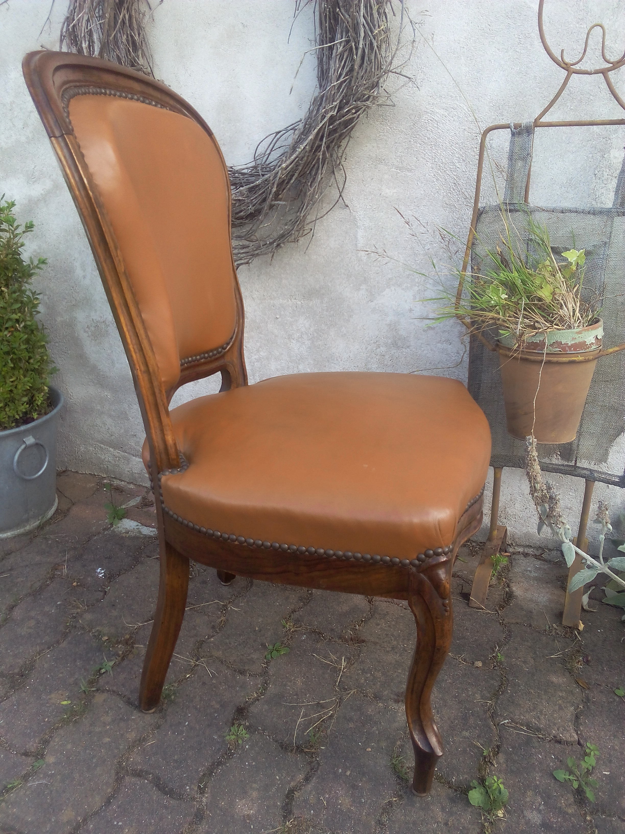 Chaise Louis Philippe en noyer massif