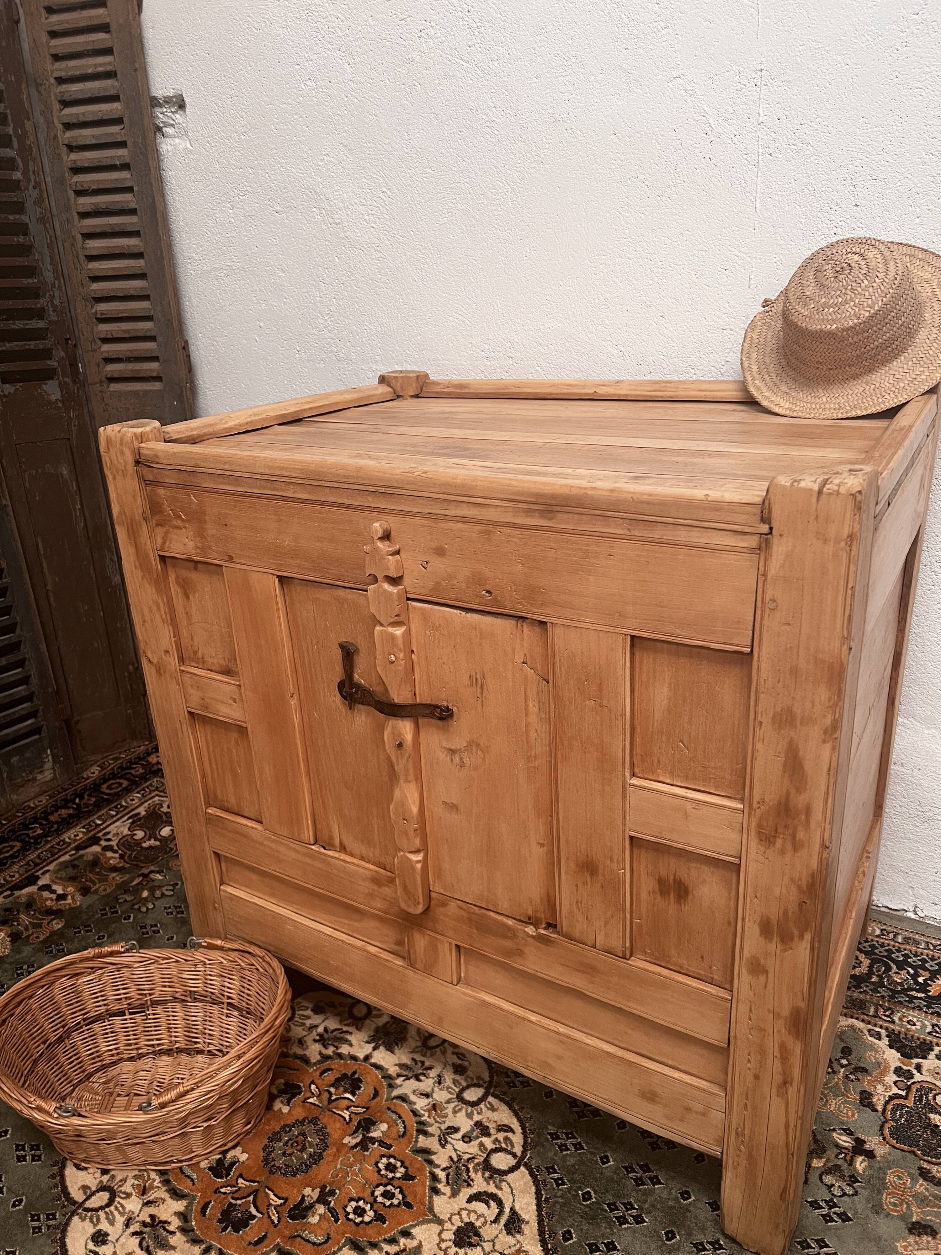 Old pantry in Pitch pine - early 20th century