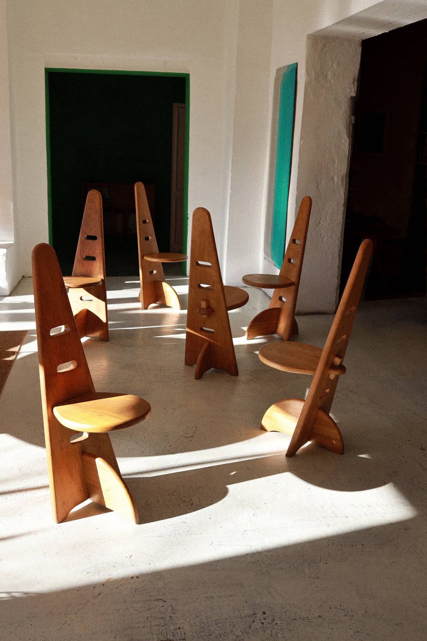 6 detachable brutalist wooden chairs from the 70s