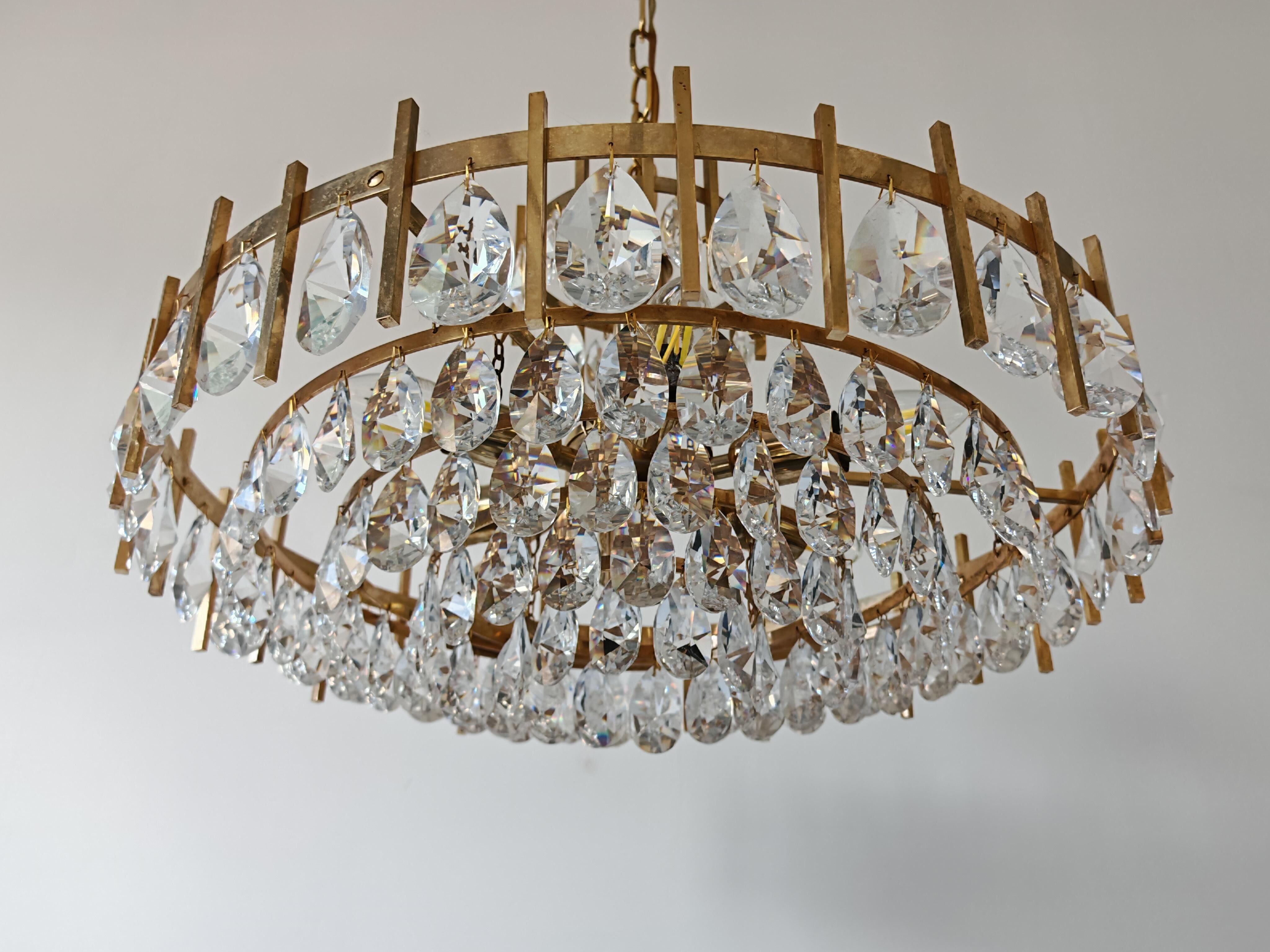 Lustre Mid Century Modern in Crystal and Brass by Bakalowits 1960s