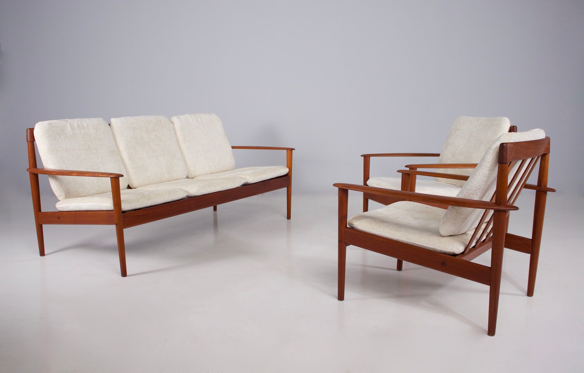 Bench "PJ 56/3" by Grete Jalk