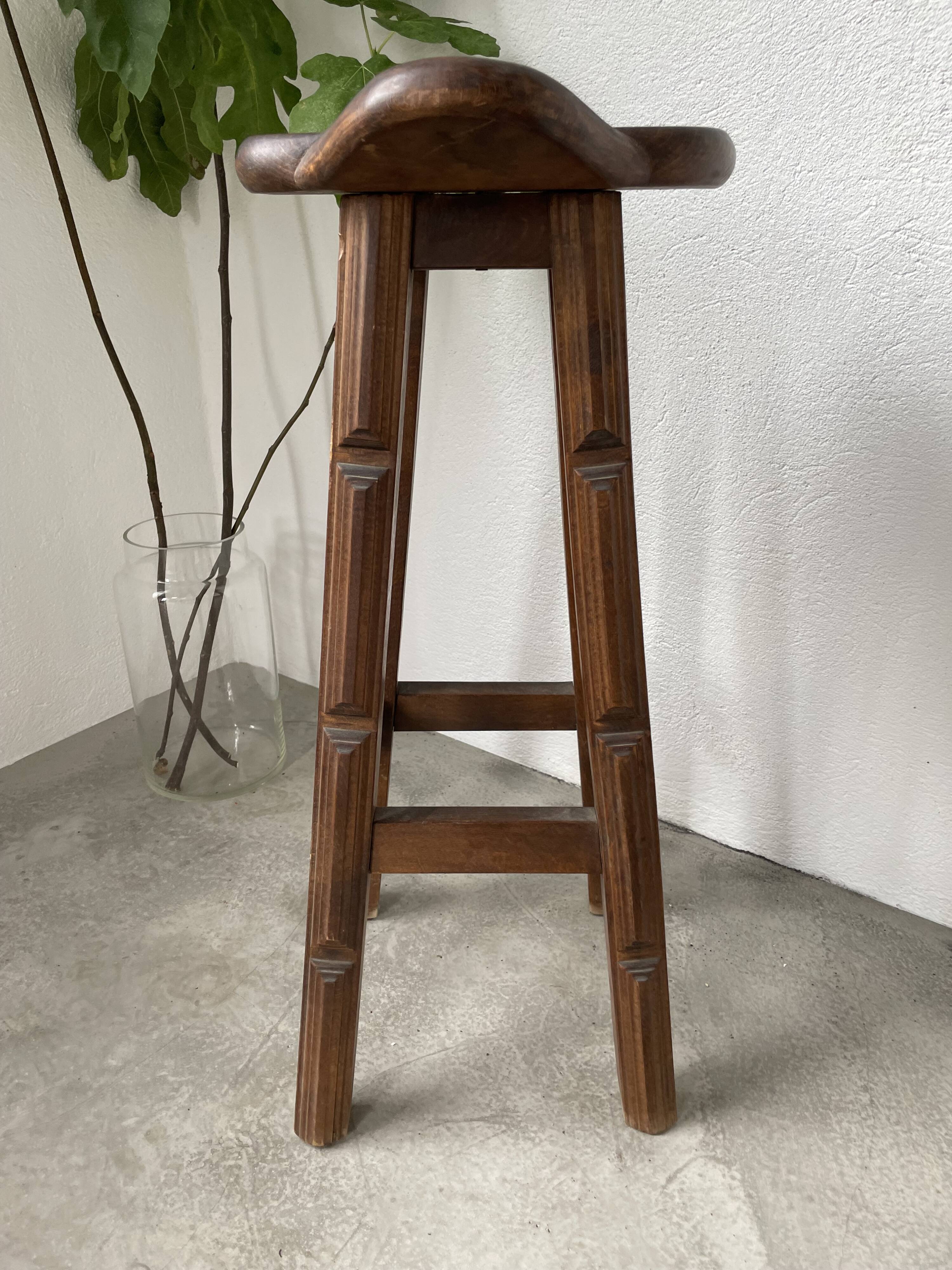 Tabouret haut brutaliste