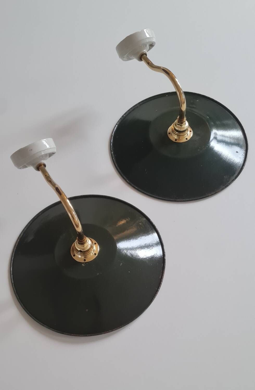 Paire d'appliques vintage en tôle émaillée