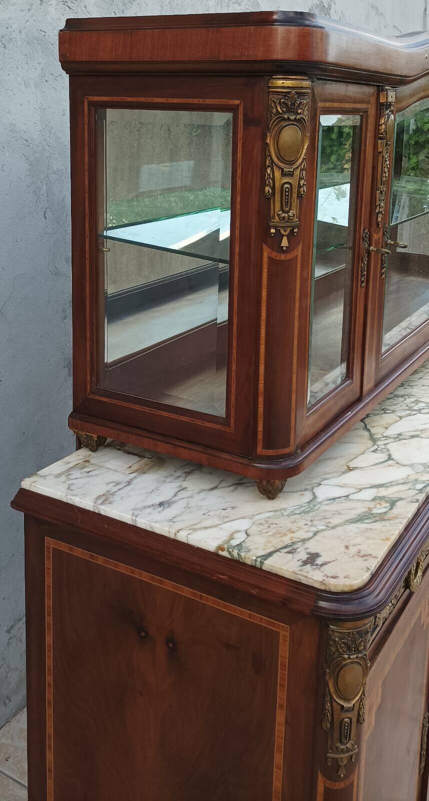 Louis XVI buffet in mahogany veneer and marquetry
