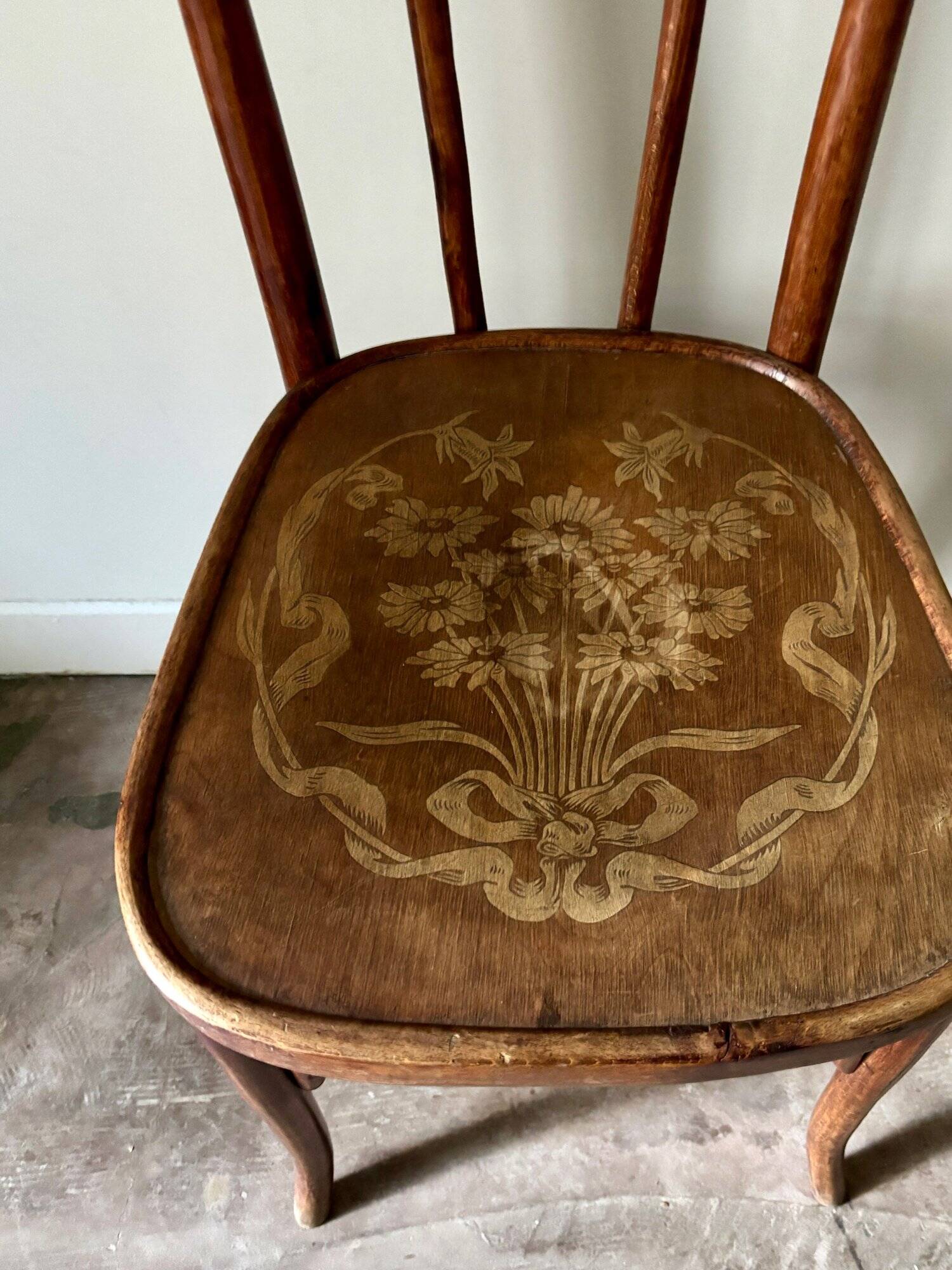Bistro chair in curved beech and embossed seat