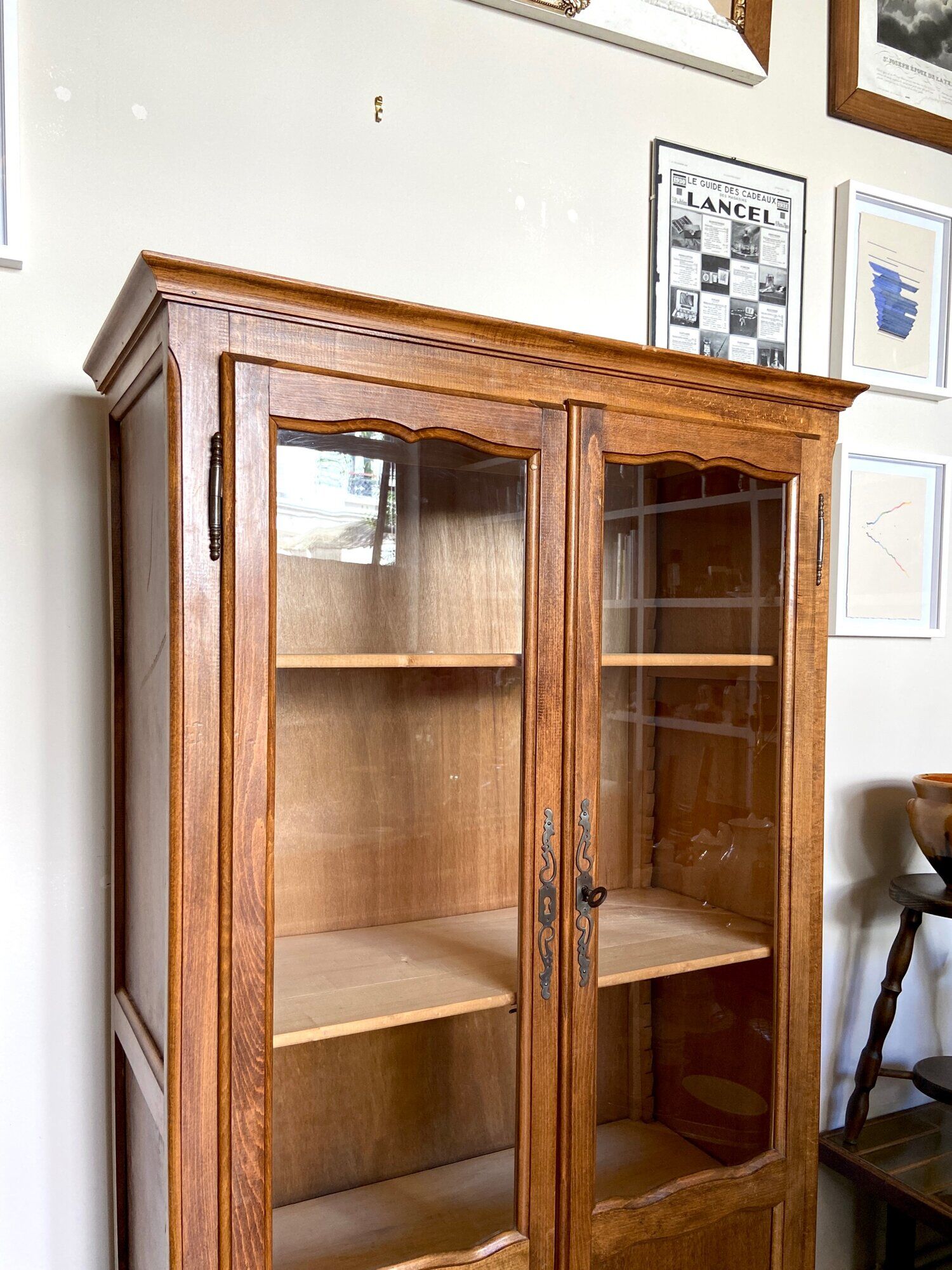 Cupboard, showcase 2 doors in dark wood