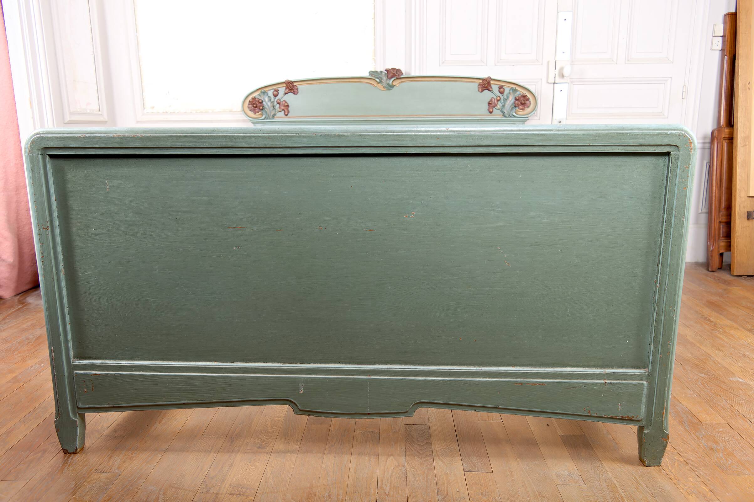 Art Nouveau bed in carved and painted wood, Poppies, Circa 1900