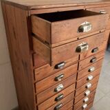 Ancien meuble de métier d'apothicaire en bois vintage 24 tiroirs.