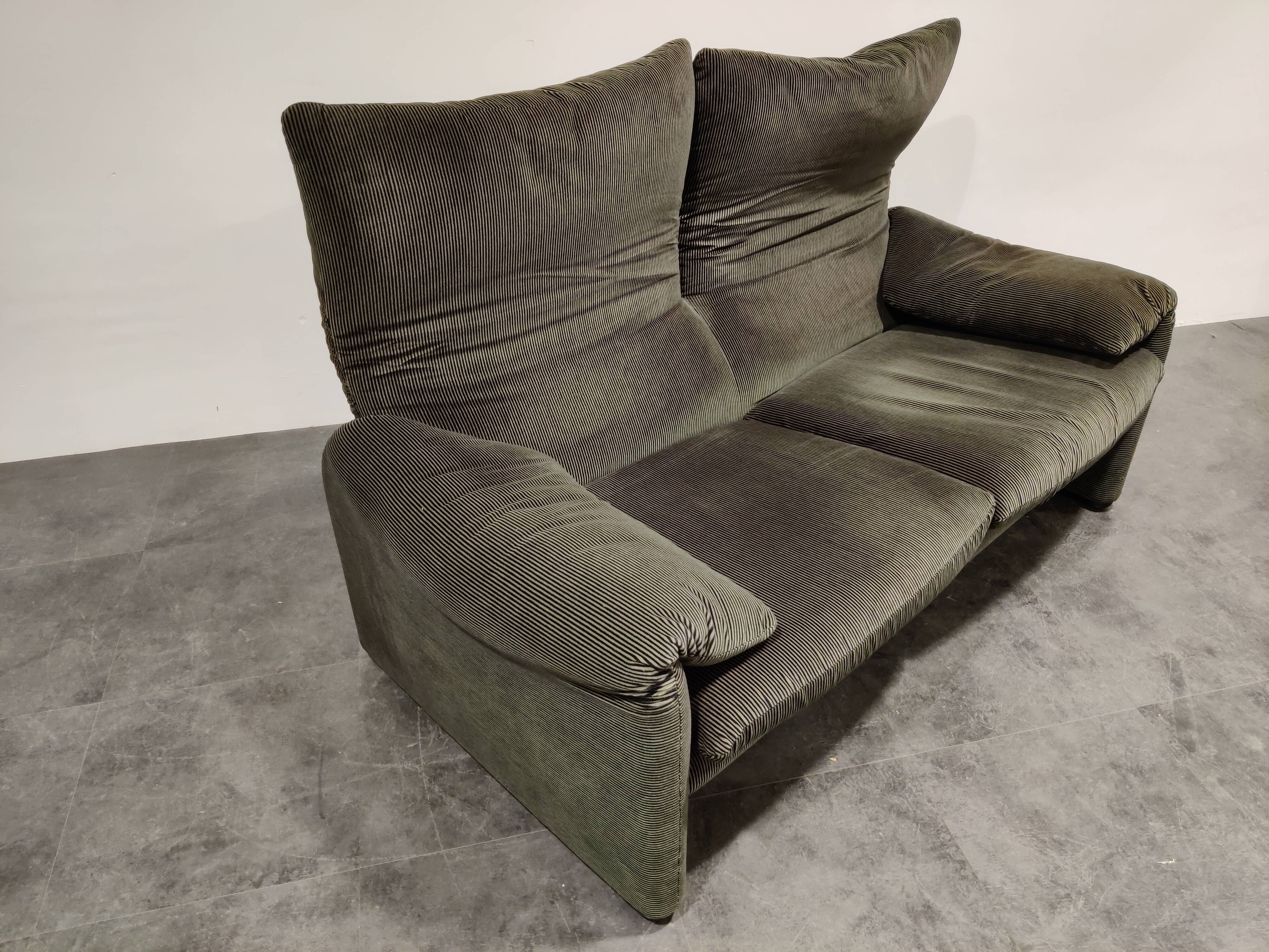 Maralunga sofa by Vico Magistretti for Cassina, 1973