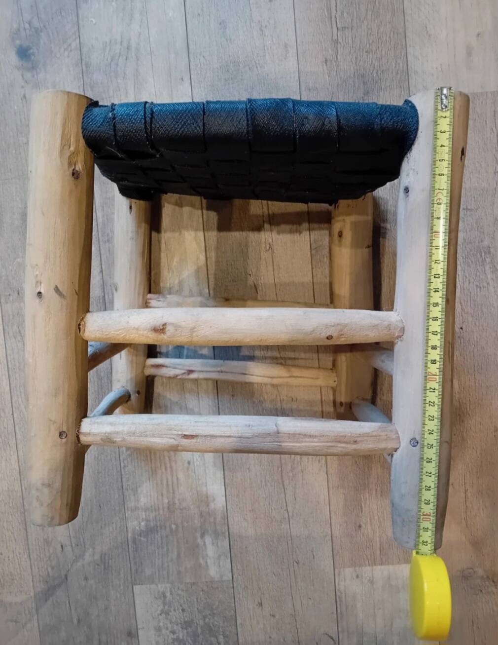 Stool made from lemon wood and recycled tires