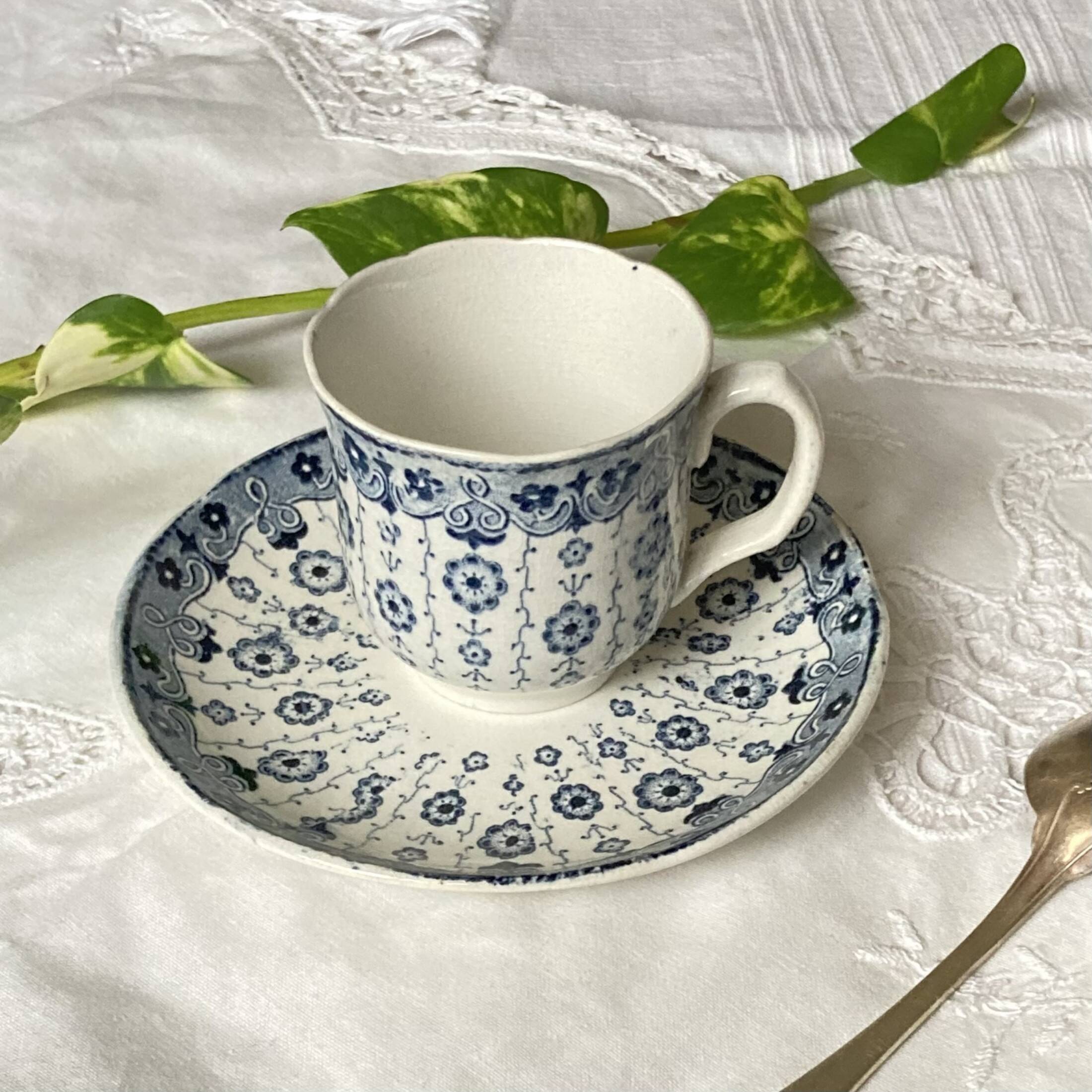 Old iron earth cup U and C Digoin Sarreguemines model Guipure blue vintage tableware