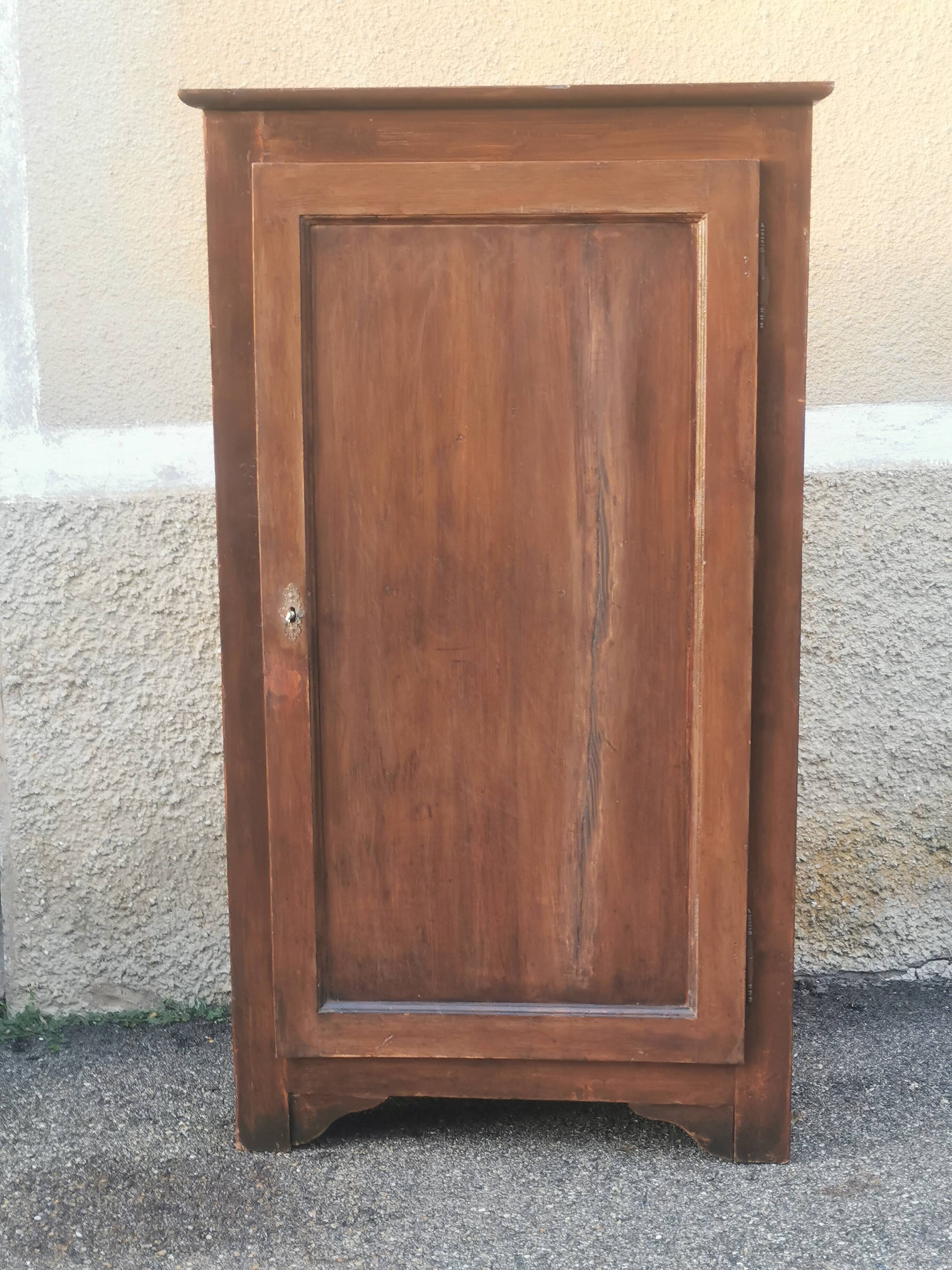 Antique sideboard with 1 door