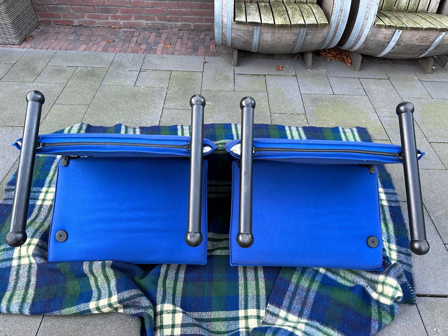 2 x Arflex T-Line sun loungers