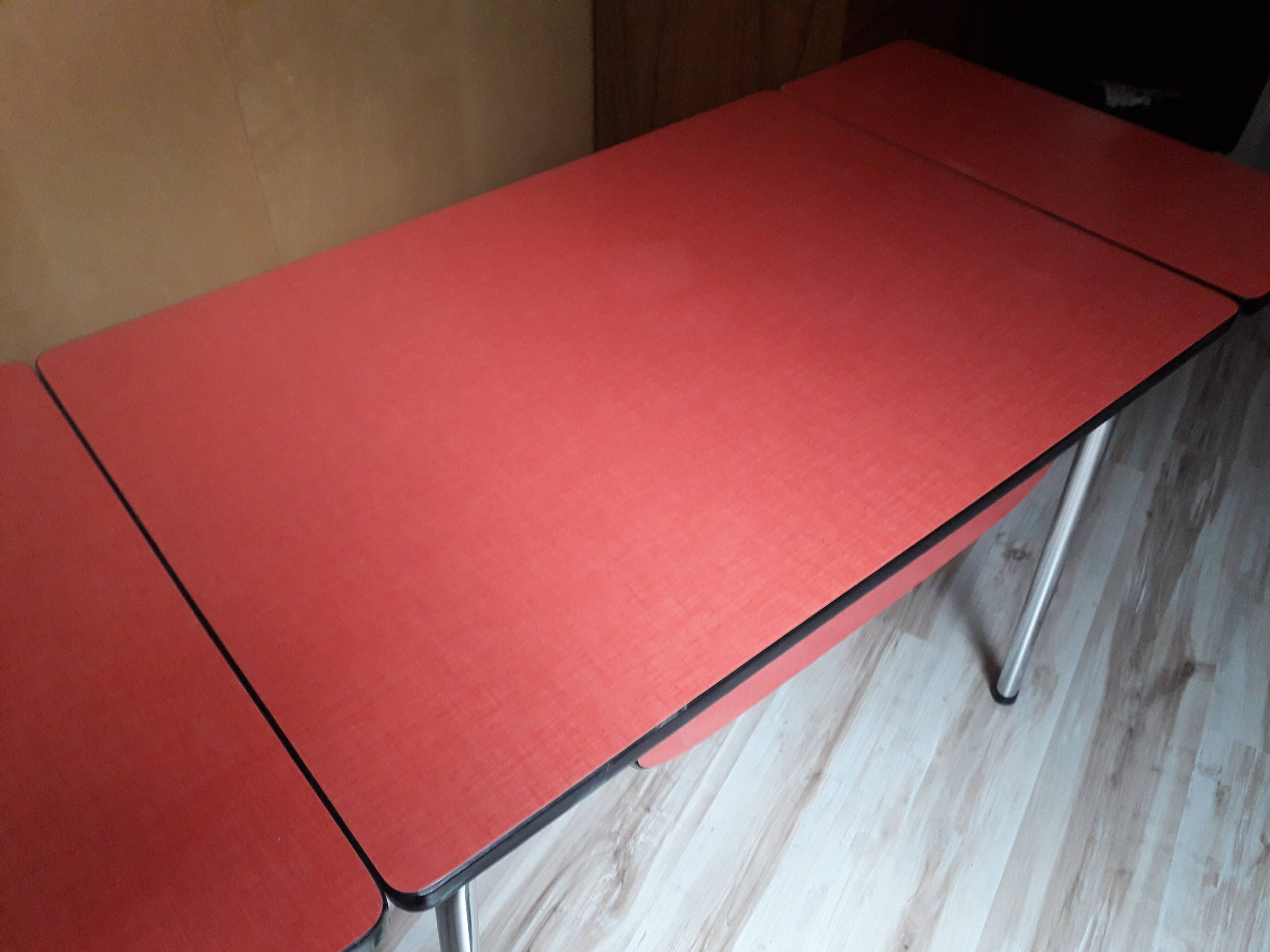 Table en formica rouge vintage