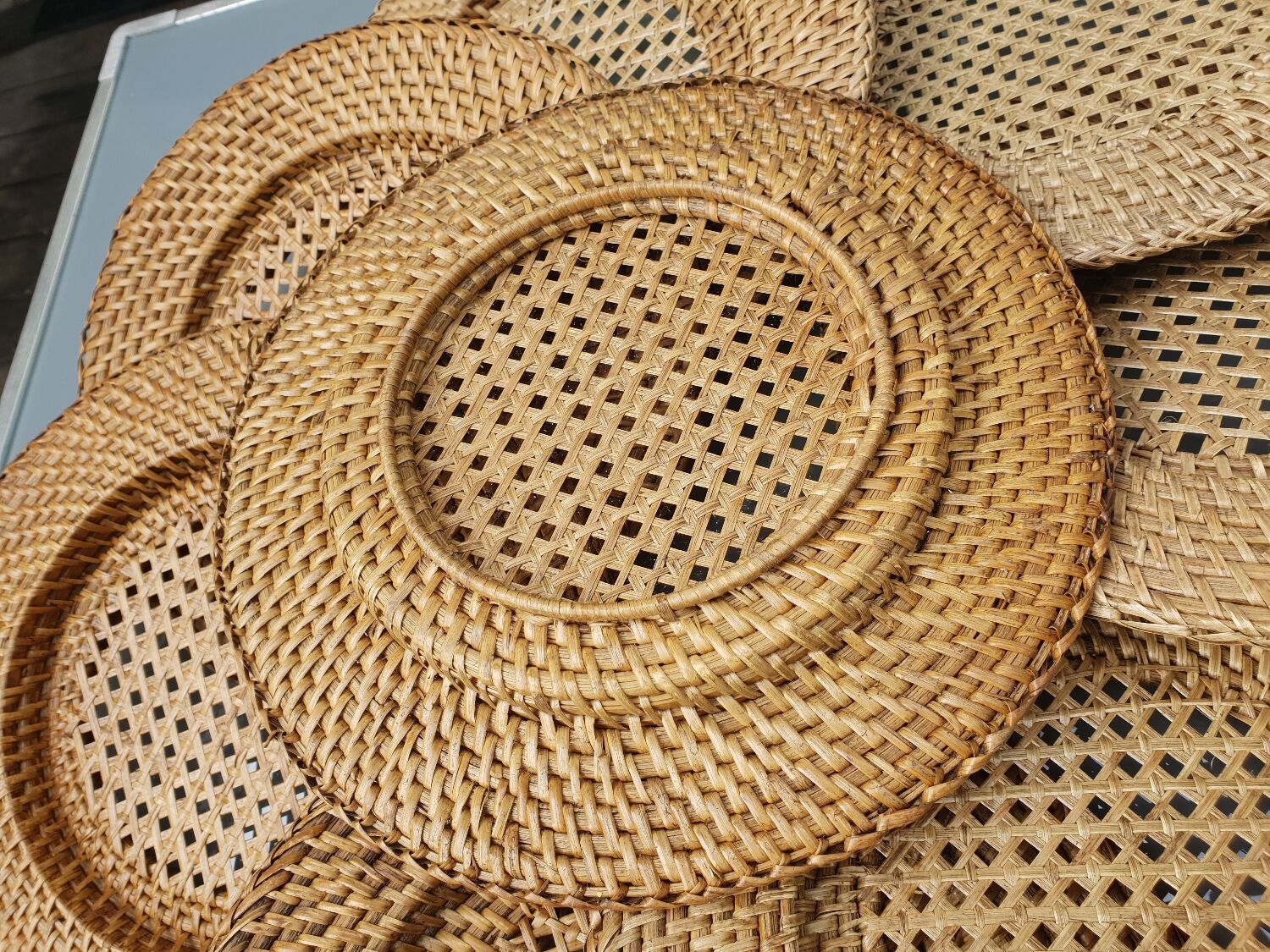 Rattan plates