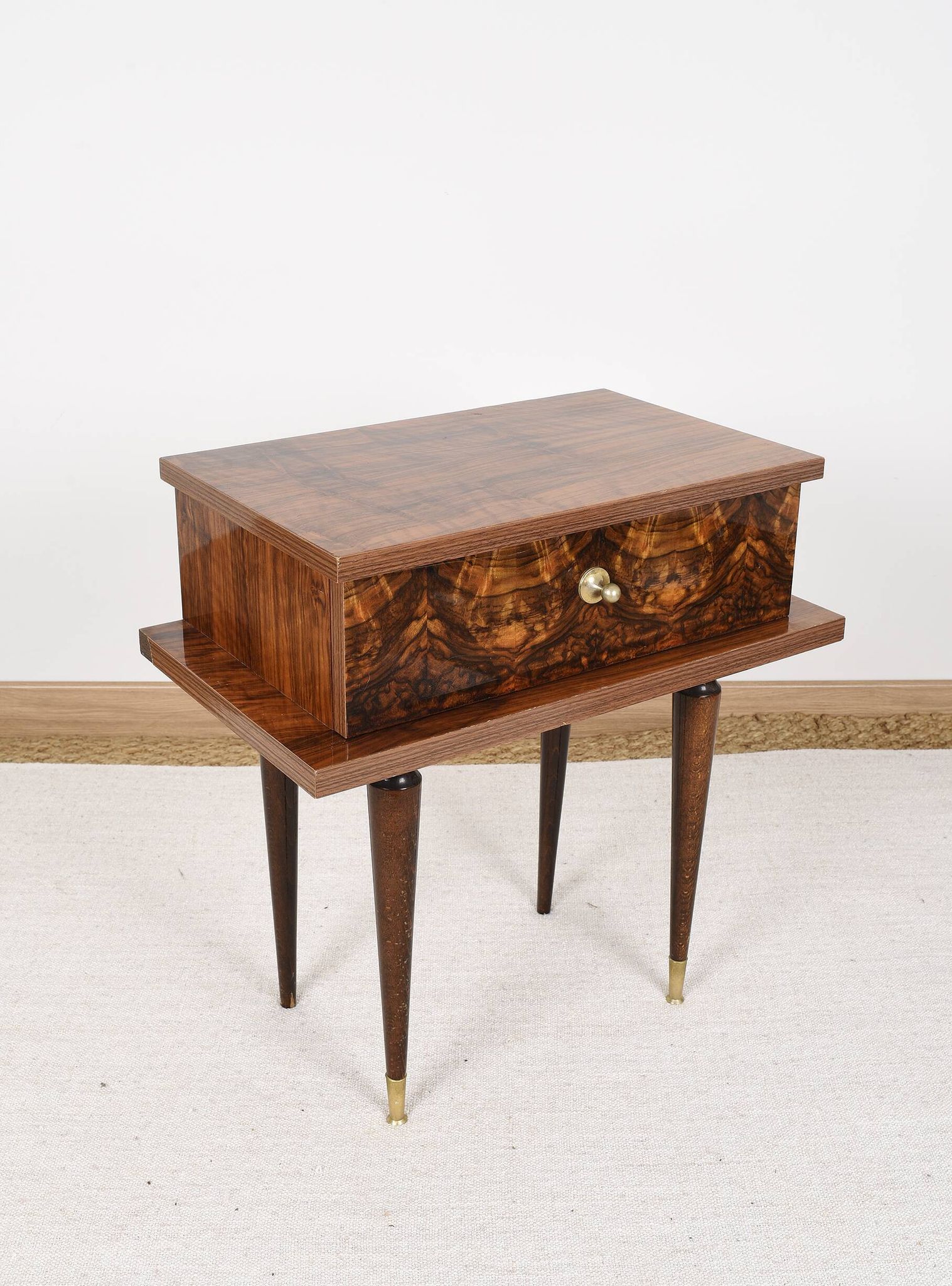 Vintage bedside table from the 50s in lacquered wood and mahogany.
