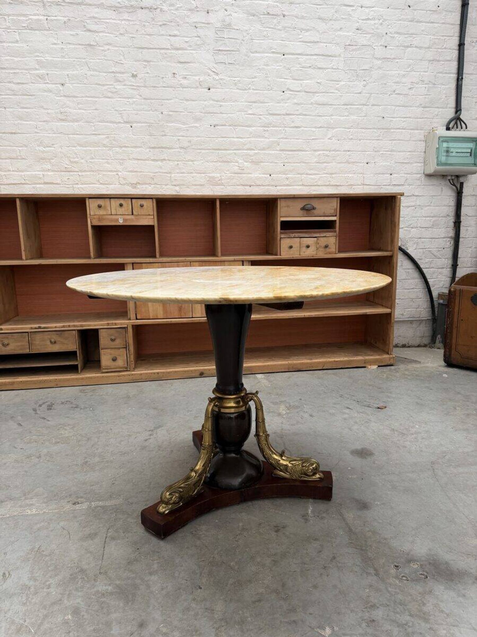 Table en laiton et onyx années 50