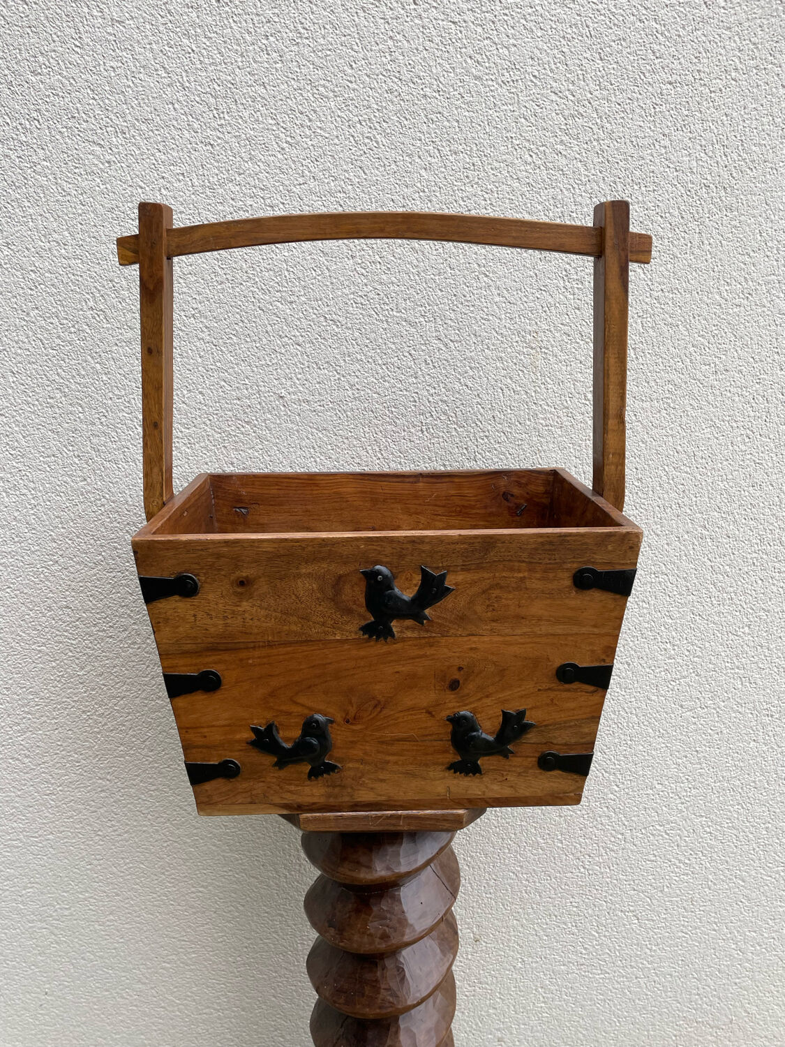 Wooden basket early XIX