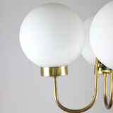Lustre en laiton et verre opalin du milieu du siècle