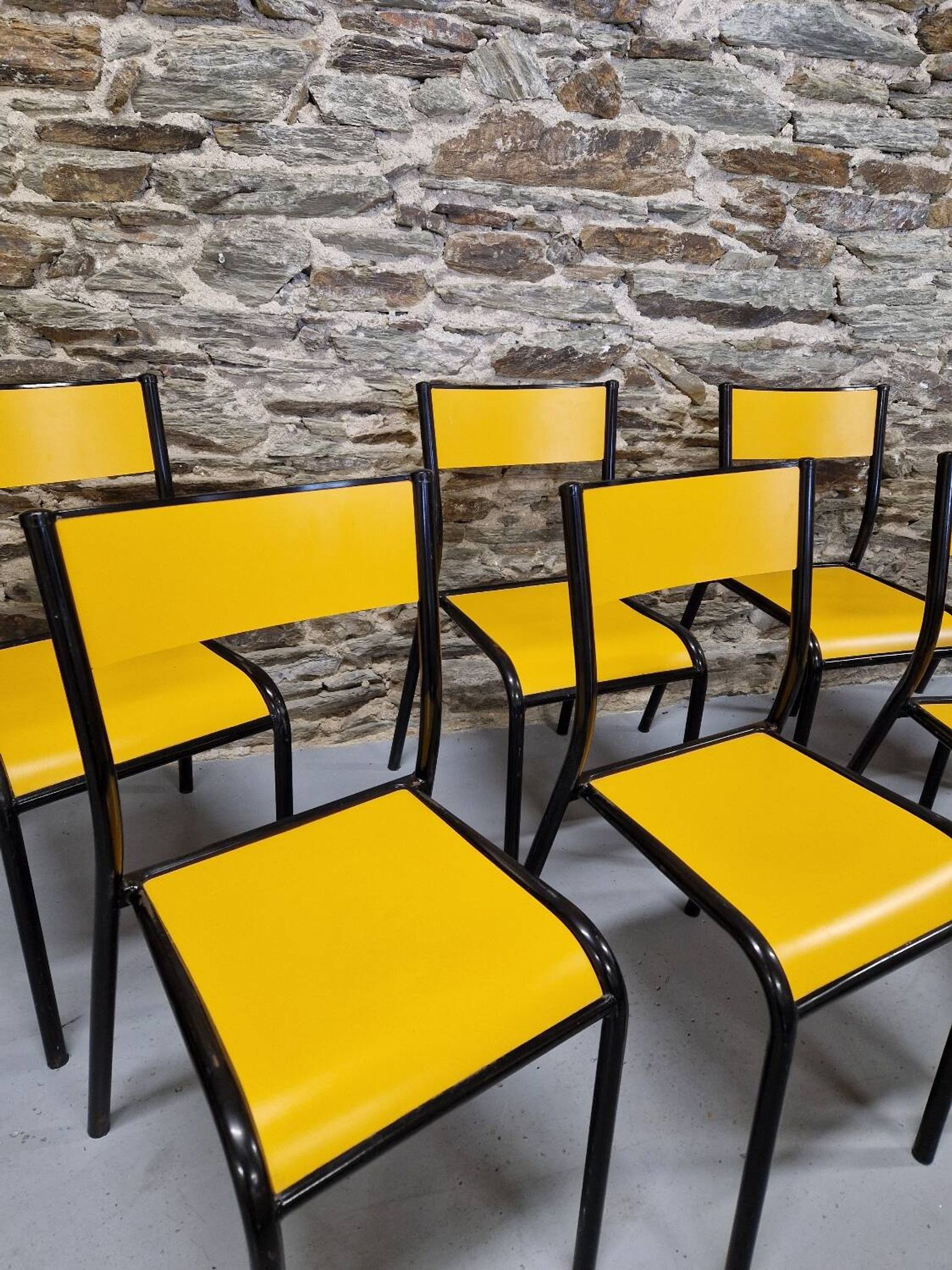 Lot de 8 chaises jaunes mullca 510