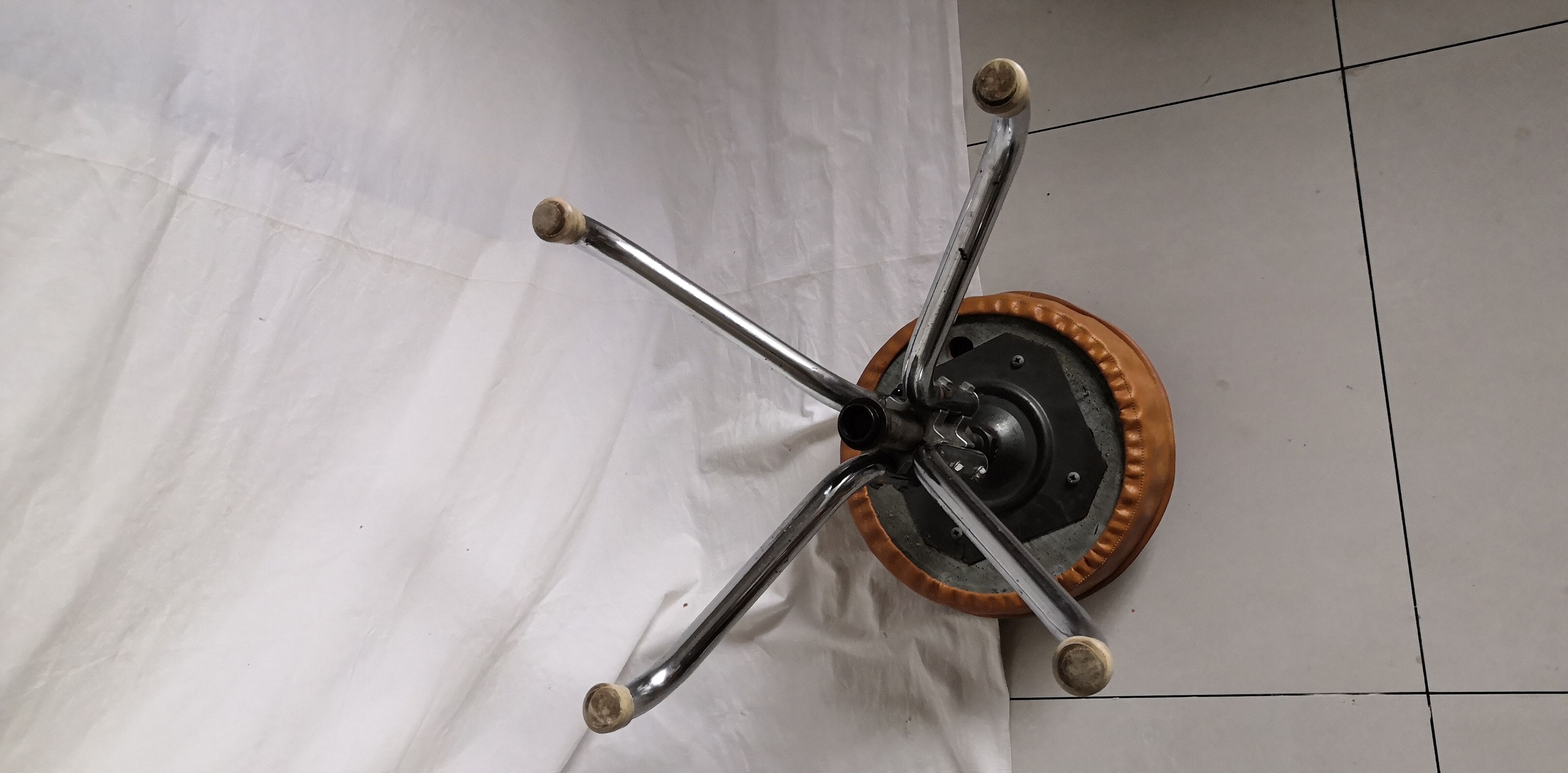 Vintage rotating stool seated in leather and chrome legs