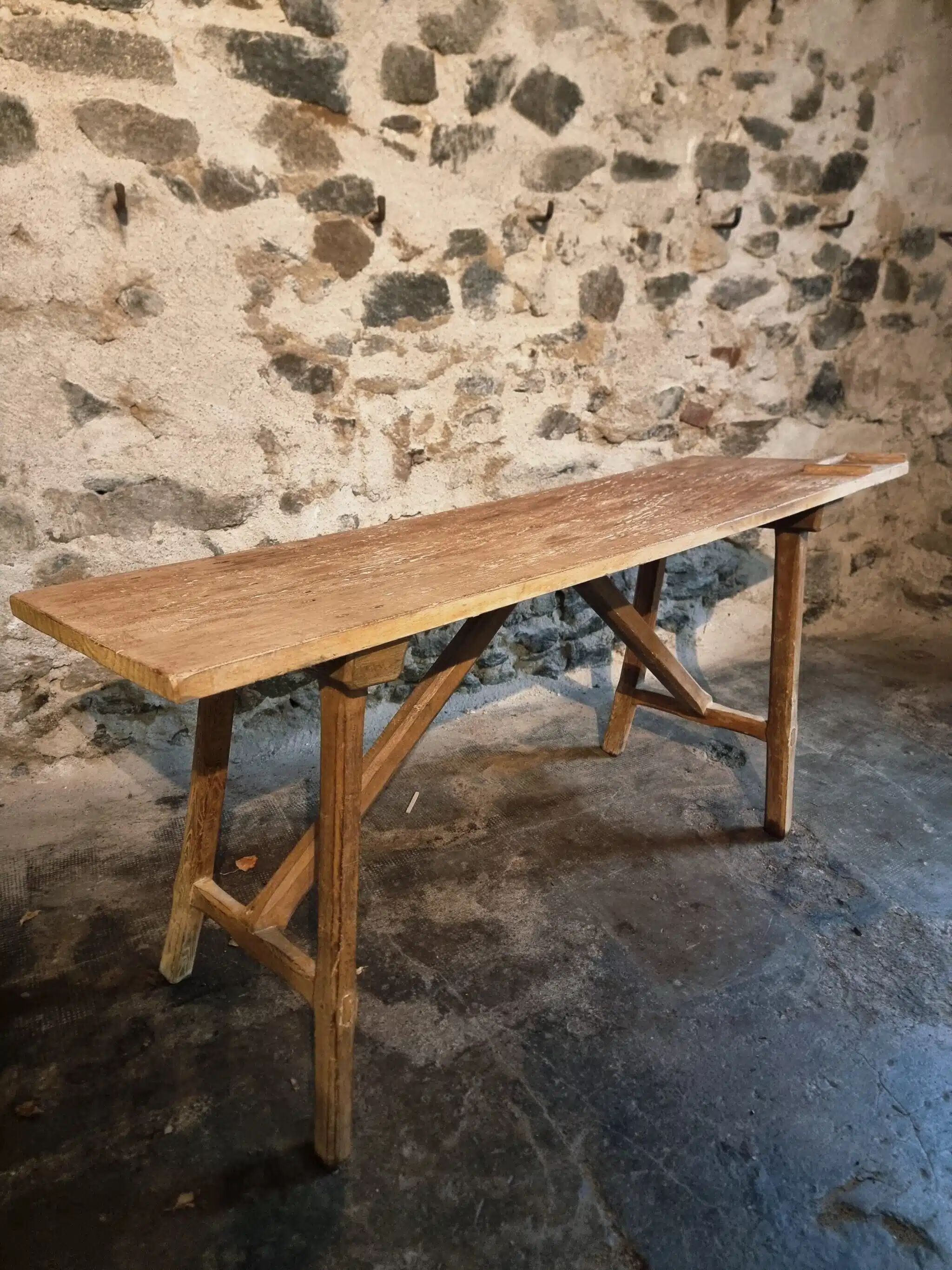 Table de toilette ou bureau d'écriture français ancien en châtaignier et peuplier, vers 1900