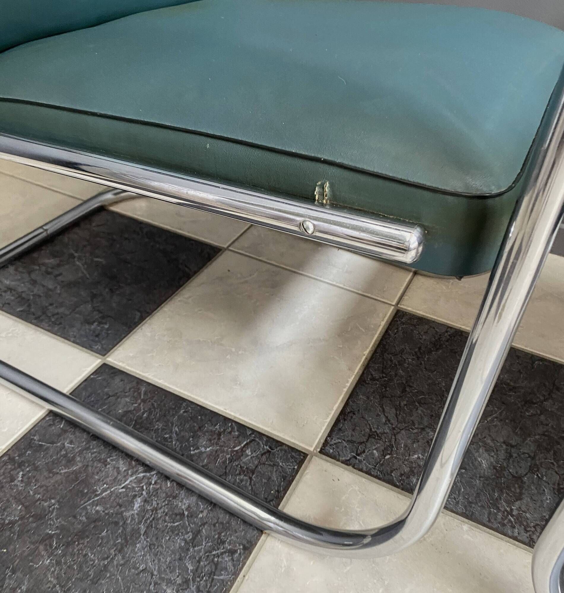 Set of 2 Green Mauser tubular chairs model RS7 Bauhaus 1930s