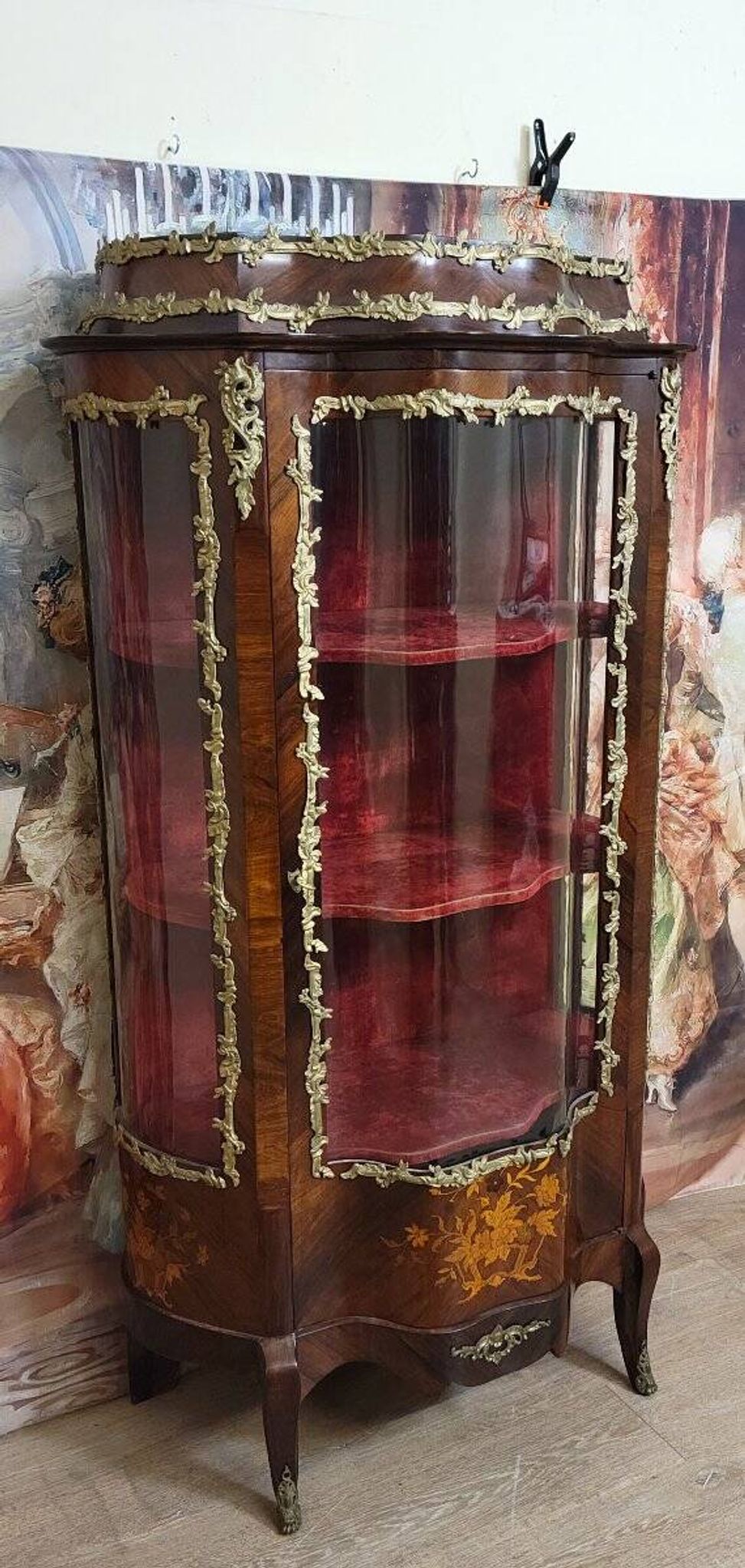 Curved display cabinet in Louis XV style with precious wood marquetry and gilded bronze.