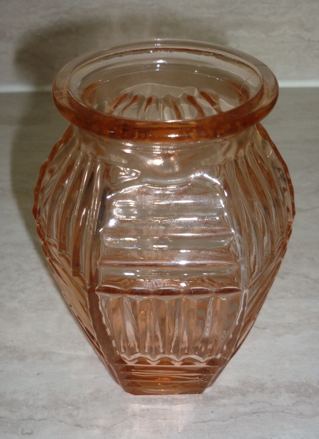 Vase geometric patterns in art-deco pink molded glass
