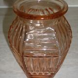 Vase geometric patterns in art-deco pink molded glass