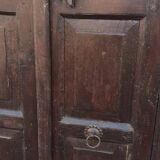 Ancienne armoire en bois foncée