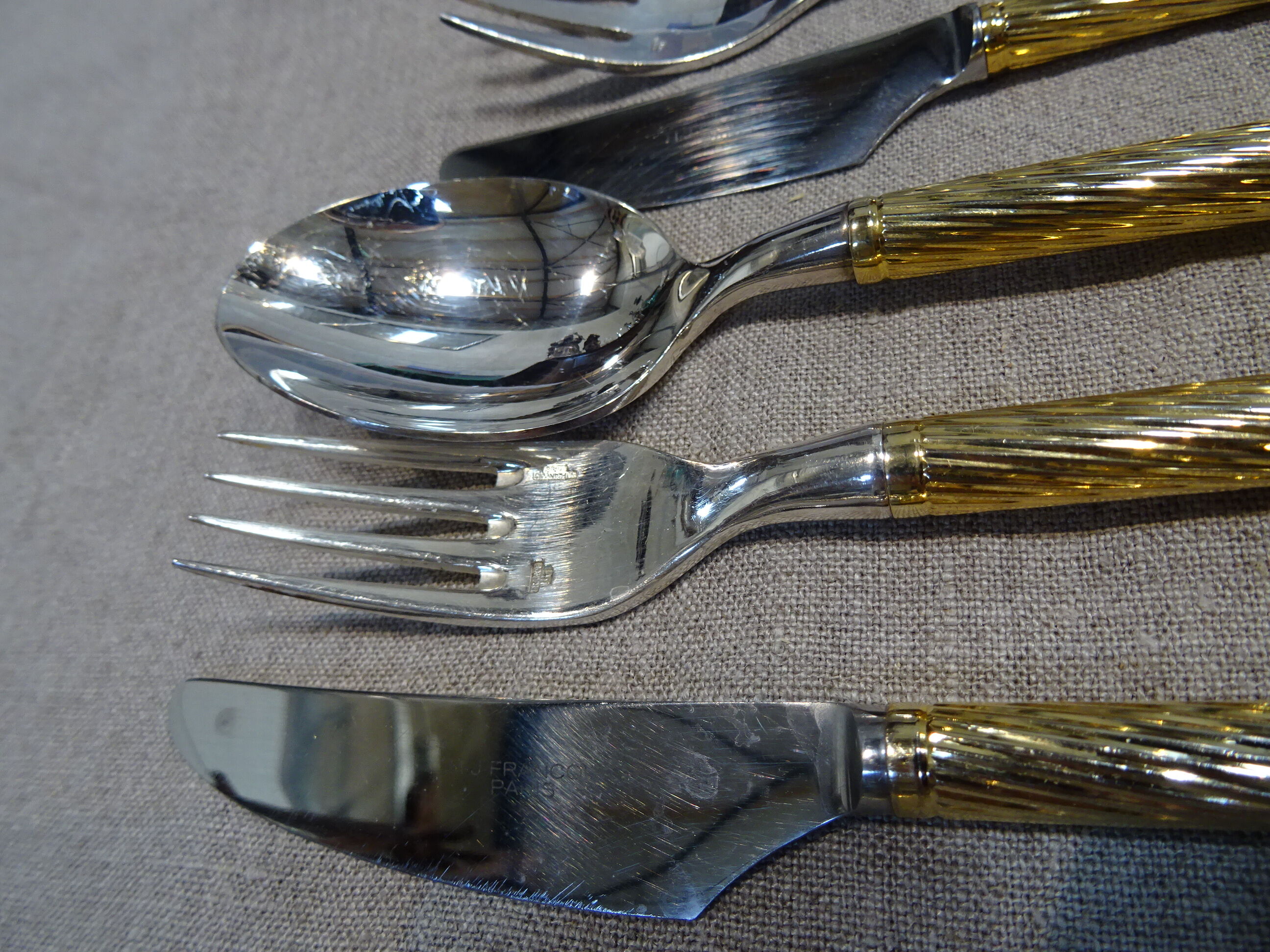 Housewife in silver and gold metal 104 cutlery
