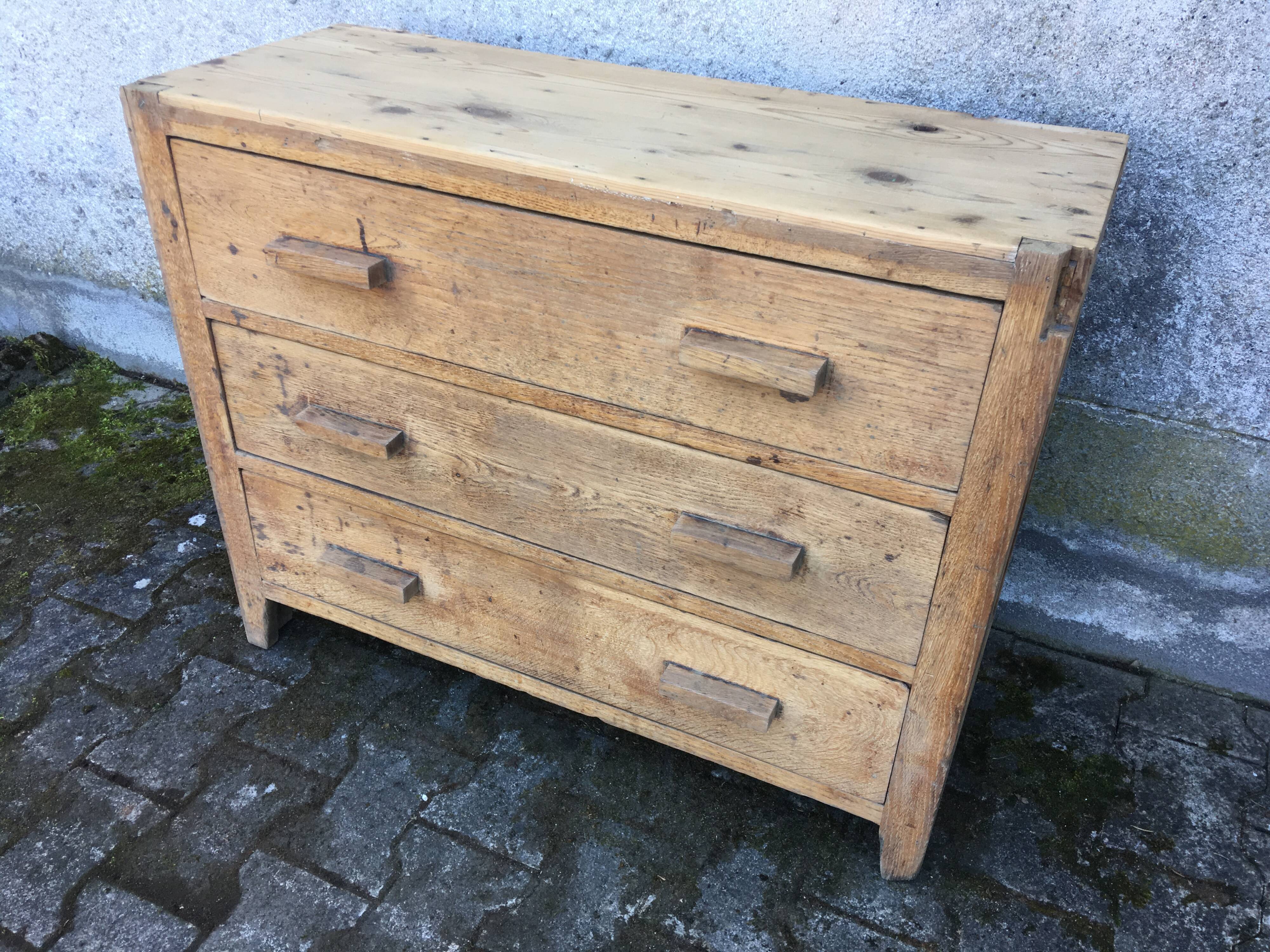 Old retro vintage chest of drawers 3 drawers wooden crude façade oak