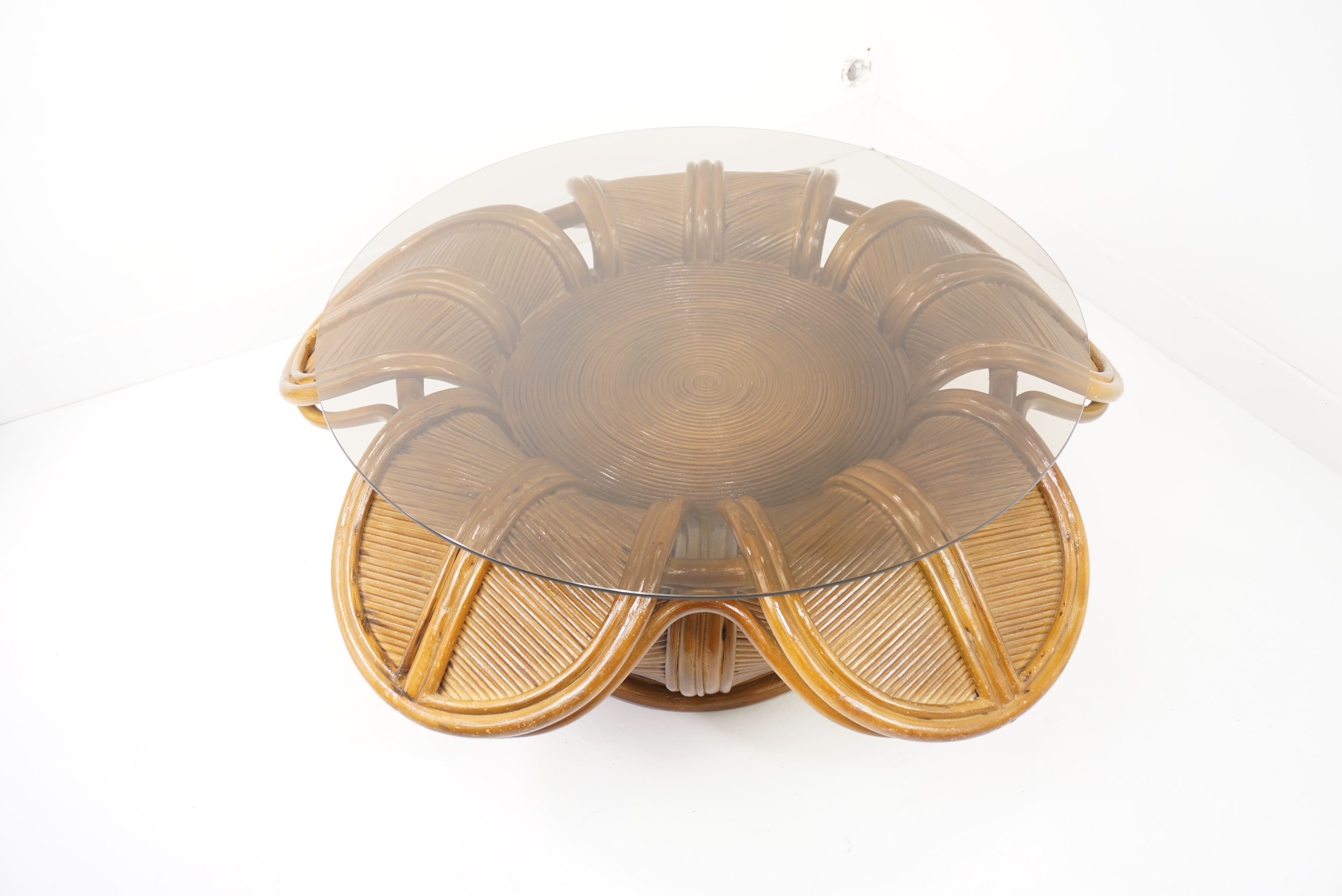 60s Italian design flower coffee table in rattan and glass marquetry