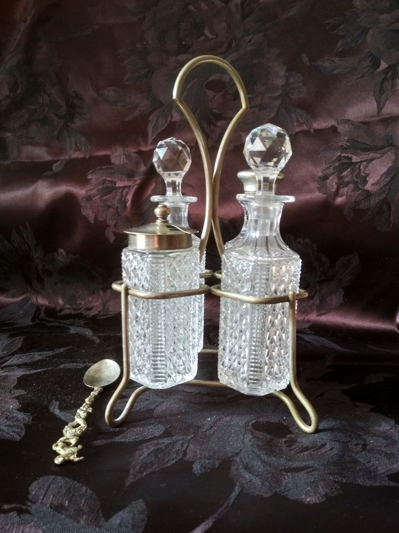 Former table servant, 4 bottles for mustard vinegar oil and salt, oil and vinegar maker